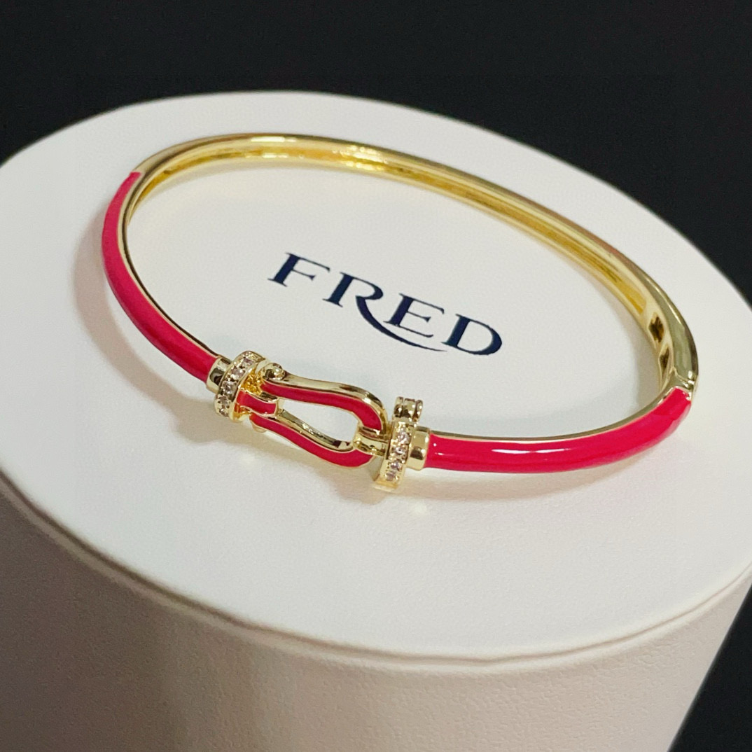 NO:641570,Popular Frederic full diamond horseshoe bracelet bracelet, classic and versatile, a must-have item for fashionistas, fashionable and exquisite, 11 pairs of customized versions, the difference is that the ordinary version on the market, thickened 18k electroplating process, the effect is very versatile!  !  , jewelry boutique, bracelet19860909火爆 费雷德满钻马蹄手镯手绳,经典百搭,网红达人 时尚一族备必单品,时尚精致,11对版定制,区别在于市面上普通版本,加厚电镀18k工艺,上手效果非常百搭！！,饰品精品,bracelet,Jewelry