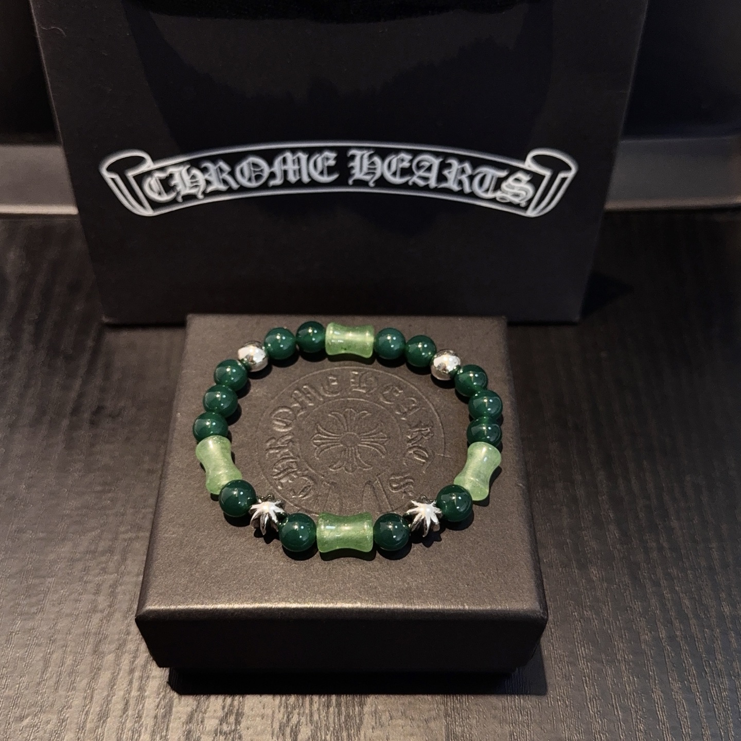 NO:641341,Batch of new [counter quality] Chrome Hearts classic retro multi-element bracelets, concave and convex shapes with different pattern design styles, showing a distinctive cross. The Scout flower is the symbol of Chrome Hearts, so it is more durable. Genuine pattern-printed Chrome Hearts distinguishes the ordinary light version in the market. Match the version and standard quality. Look at the printing details, the degree of retro gray oxidation. Seiko version!  !  !  Purely handmade ~ Authentic open mold fashion essentials. Can be worn by both men and women. Same style for couples. Official website original. Rock punk Thai silver style. Retro elements. Trendy and versatile!  , jewelry boutique, chrome hearts, chrome hearts, bracelet19860909批 新款【专柜品质】Chrome Hearts克罗心经典复古多元素手链手串,凹凸造型不同的花纹设计风格 呈现出与众不同 十字架 童军花是克罗心的志 所以更经久不衰 正品打版Chrome Hearts克罗心 区别市场普通轻版 对版对标品质 看字印细节 复古做旧灰氧程度.精工版本！！！ 纯手工打造 ～正品开模潮流时尚必备 男女均可佩戴 情侣同款 官网原版 摇滚朋克泰银风格 复古元素 潮流百搭！,饰品精品,chrome hearts,chrome hearts,bracelet,Jewelry