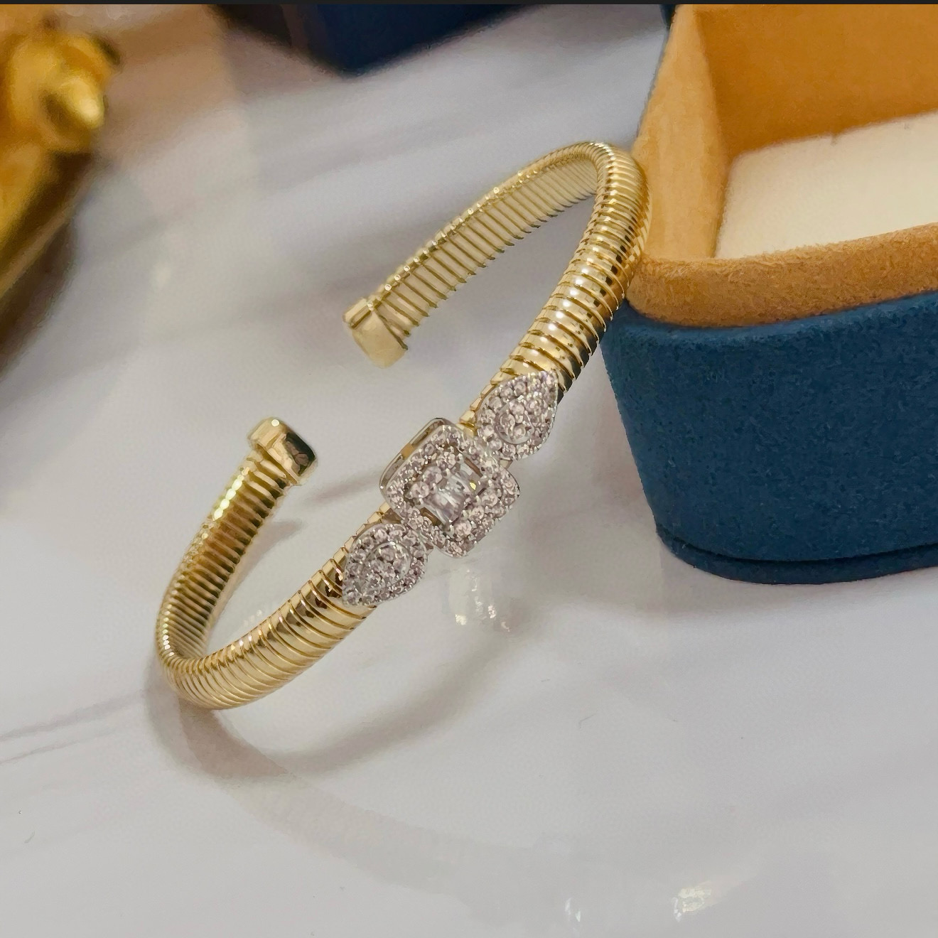Piaget Limelight Bangle Watch yellow gold bangle case, diamond-set bezel, hidden dial 22mm Women's Quartz