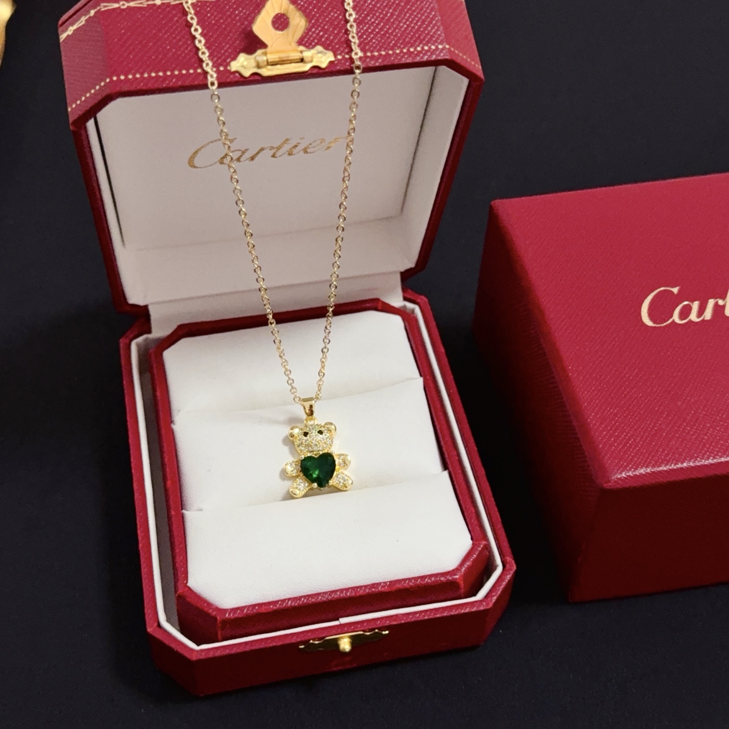 NO:641915,Cartier diamond-encrusted necklace, high-end customized version, diamond-encrusted craftsmanship, V gold material, classic and fashionable style, reconstruct the aesthetics of love with sharp lines!  Breaking the rules, the diamond-encrusted design actually achieves the ceiling of high-end sense - no need for flashy accumulation, love should be as pure as ever. Cartier is loved by many celebrities and Internet celebrities. The Leopard series bracelet is absolutely an eternal classic, and it is not limited to men and women, and there is no age limit!  Wear it and you will be the center of attention!  , jewelry boutique,cartier,necklace,bracelet19860909卡地亚镶钻项链 高端定制版本 镶嵌钻工艺 V金材质 经典而时尚风格 用凌厉线条重构爱情美学！打破常规,镶嵌钻设计反而成就高级感天花板——无需浮华堆砌,爱本应纯粹如初 卡地亚受众多明星网红的爱戴 豹子系列手镯 绝对是永恒经典 而且男女不限 年龄不限 ！戴上它你就是焦点！,饰品精品,cartier,necklace,bracelet,Jewelry