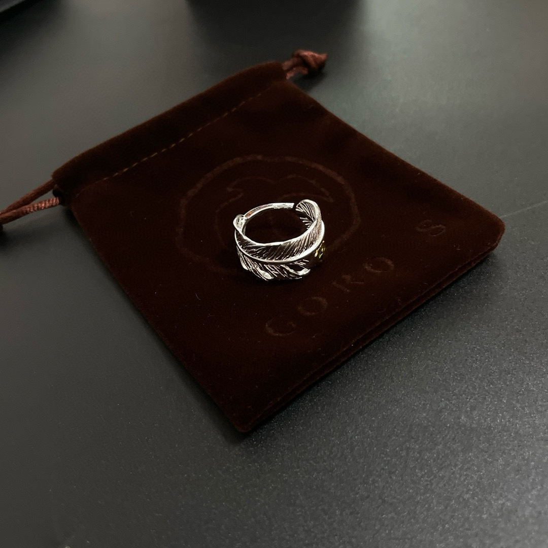 💰85  【新品上架】Goro&rsquo;s高桥吾郎羽毛戒指，顶级版本 认准独家拍摄 主攻高端市场 绝对区别普通版本！图片产品细节与ZP一致！原版制作工艺 精工品质 纯手工打造 ～正品开模💝潮流时尚必备 男女均可佩戴 情侣款同款 摇滚朋克泰银风格 复古元素 潮流百搭 官网同款❤️