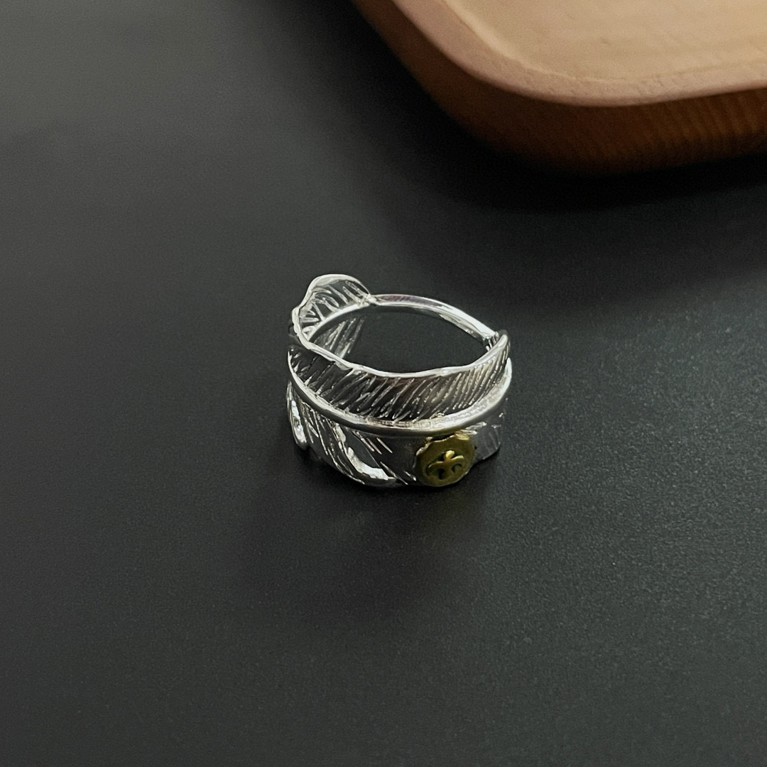 💰85  【新品上架】Goro&rsquo;s高桥吾郎羽毛戒指，顶级版本 认准独家拍摄 主攻高端市场 绝对区别普通版本！图片产品细节与ZP一致！原版制作工艺 精工品质 纯手工打造 ～正品开模💝潮流时尚必备 男女均可佩戴 情侣款同款 摇滚朋克泰银风格 复古元素 潮流百搭 官网同款❤️