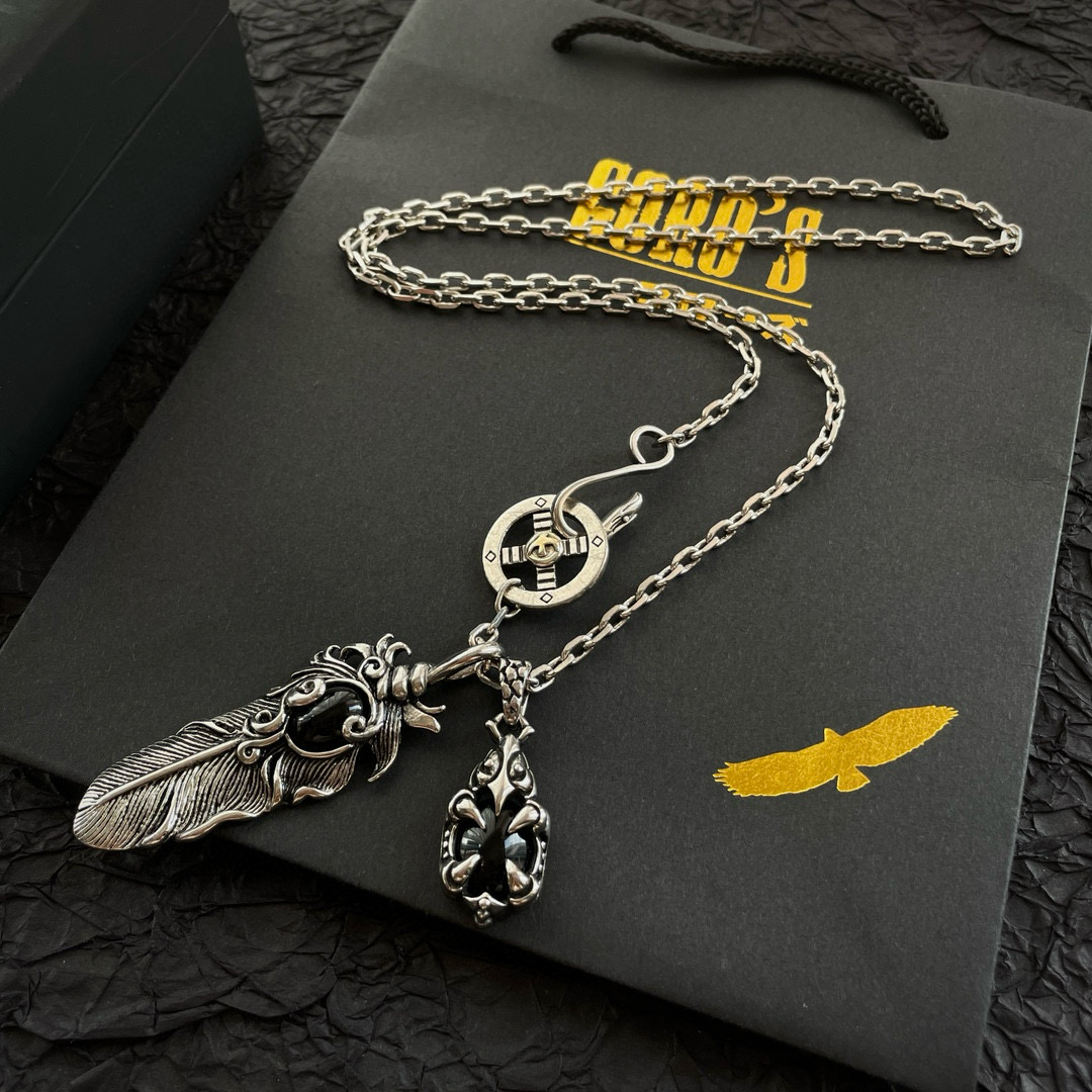 批💰145  【新品上架】Goro&rsquo;s高桥吾郎骷髅头羽毛吊坠，高桥经典项链，顶级版本，认准独家拍摄，主攻高端市场 ，快手/ins/小红书热门款，绝对区别普通版本！图片产品细节与ZP一致！原版制作工艺 精工品质 纯手工打造 ～正品开模💝潮流时尚必备 男女均可佩戴 情侣款同款 摇滚朋克泰银风格 复古元素 潮流百搭 官网同款❤️