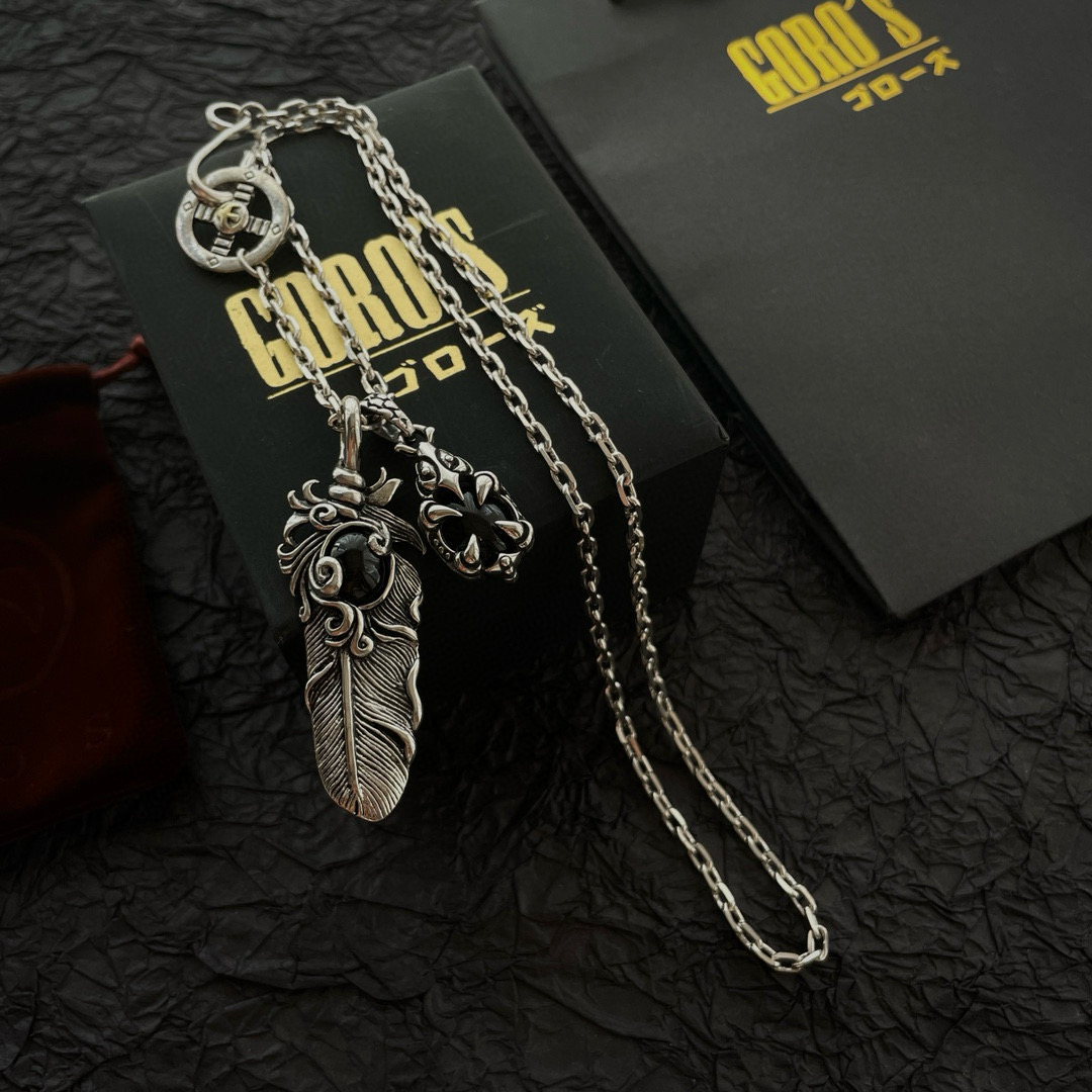 批💰145  【新品上架】Goro&rsquo;s高桥吾郎骷髅头羽毛吊坠，高桥经典项链，顶级版本，认准独家拍摄，主攻高端市场 ，快手/ins/小红书热门款，绝对区别普通版本！图片产品细节与ZP一致！原版制作工艺 精工品质 纯手工打造 ～正品开模💝潮流时尚必备 男女均可佩戴 情侣款同款 摇滚朋克泰银风格 复古元素 潮流百搭 官网同款❤️