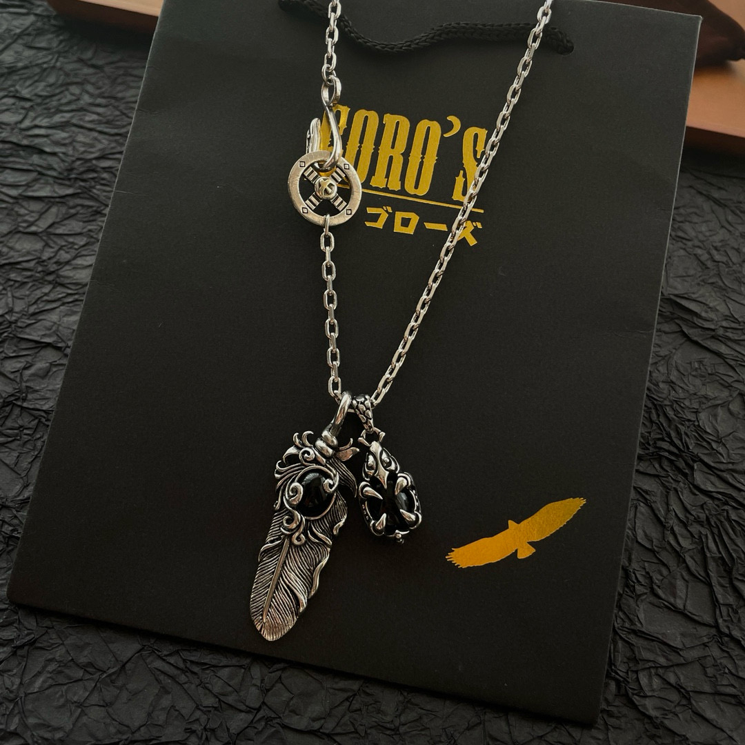 批💰145  【新品上架】Goro&rsquo;s高桥吾郎骷髅头羽毛吊坠，高桥经典项链，顶级版本，认准独家拍摄，主攻高端市场 ，快手/ins/小红书热门款，绝对区别普通版本！图片产品细节与ZP一致！原版制作工艺 精工品质 纯手工打造 ～正品开模💝潮流时尚必备 男女均可佩戴 情侣款同款 摇滚朋克泰银风格 复古元素 潮流百搭 官网同款❤️