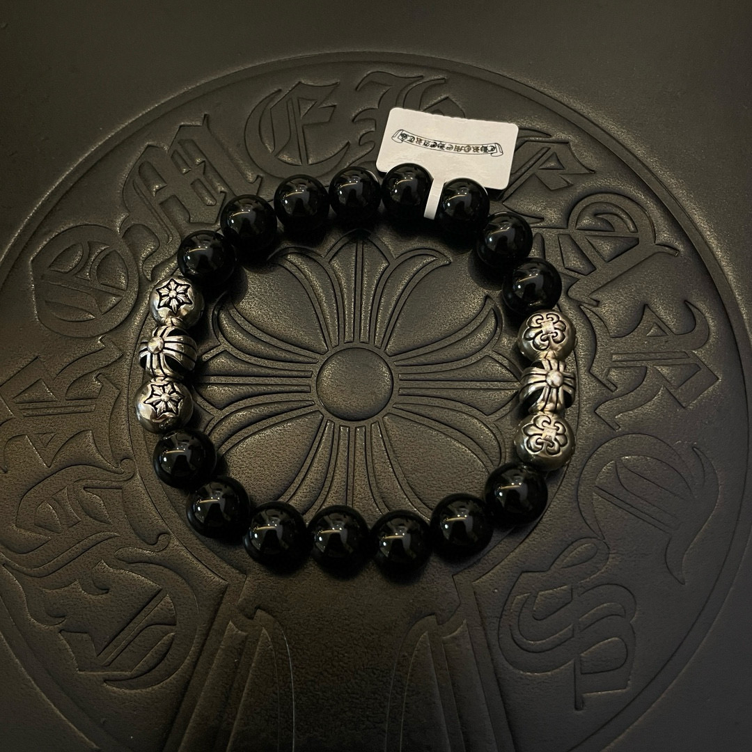 NO:642057,New [counter quality] Chrome Hearts classic retro multi-element black agate bracelet, bracelet, concave and convex shapes with different pattern design styles, showing a distinctive cross. The Scout flower is the symbol of Chrome Hearts, so it is more durable. Genuine patterned Chrome Hearts distinguishes the ordinary light version in the market. Match the version and benchmark quality. Look at the printing details. The degree of retro ash oxidation. Seiko version!  !  !  Purely handmade ~ Authentic open mold fashion essentials. Can be worn by both men and women. Same style for couples. Official website original. Rock punk Thai silver style. Retro elements. Trendy and versatile!  , jewelry boutique, chrome hearts, chrome hearts, bracelet19860909新款【专柜品质】Chrome Hearts克罗心 经典复古多元素黑玛瑙手链 手串,凹凸造型不同的花纹设计风格 呈现出与众不同 十字架 童军花是克罗心的志 所以更经久不衰 正品打版Chrome Hearts克罗心 区别市场普通轻版 对版对标品质 看字印细节 复古做旧灰氧程度.精工版本！！！ 纯手工打造 ～正品开模潮流时尚必备 男女均可佩戴 情侣同款 官网原版 摇滚朋克泰银风格 复古元素 潮流百搭！,饰品精品,chrome hearts,chrome hearts,bracelet,Jewelry