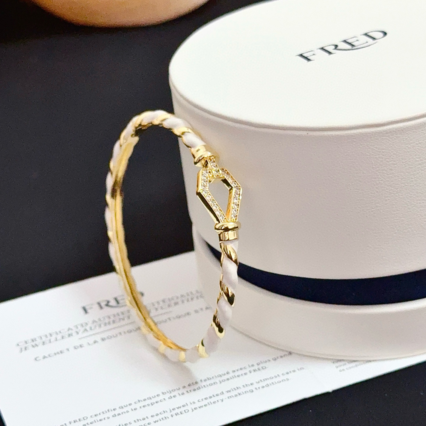 NO:663767,Popular Frederic full diamond horseshoe buckle bracelet, classic and versatile, a must-have item for fashionistas, fashionable and exquisite, 11 pairs of customized versions, thickened 18k electroplating process, the effect is very versatile!  !  , jewelry boutique, bracelet19860909火爆 费雷德满钻马蹄扣手镯 经典百搭,网红达人 时尚一族备必单品,时尚精致,11对版定制,加厚电镀18k工艺,上手效果非常百搭！！,饰品精品,bracelet,Jewelry