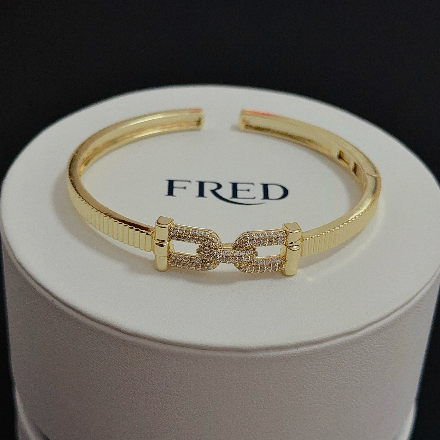 NO:663779,Popular Frederic full diamond horseshoe buckle bracelet, classic and versatile, a must-have item for fashionistas, fashionable and exquisite, 11 pairs of customized versions, thickened 18k electroplating process, the effect is very versatile!  !  , jewelry boutique, bracelet19860909火爆 费雷德满钻马蹄扣手镯 经典百搭,网红达人 时尚一族备必单品,时尚精致,11对版定制,加厚电镀18k工艺,上手效果非常百搭！！,饰品精品,bracelet,Jewelry