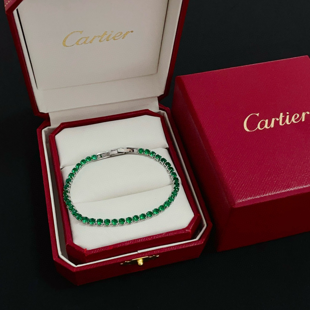 NO:642937,Cartier diamond-encrusted bracelet, high-end customized version, diamond-encrusted craftsmanship, V-gold material, classic and fashionable style, reconstructing the aesthetics of love with sharp lines!  Breaking the rules, the diamond-encrusted design actually achieves the ceiling of high-end sense - no need for flashy accumulation, love should be as pure as ever. Cartier is loved by many celebrities and Internet celebrities. The Leopard series bracelet is absolutely an eternal classic, and it is not limited to men and women, and there is no age limit!  Wear it and you will be the center of attention!  , jewelry boutique,cartier,bracelet,bracelet19860909卡地亚镶钻手链 高端定制版本 镶嵌钻工艺 V金材质 经典而时尚风格 用凌厉线条重构爱情美学！打破常规,镶嵌钻设计反而成就高级感天花板——无需浮华堆砌,爱本应纯粹如初 卡地亚受众多明星网红的爱戴 豹子系列手镯 绝对是永恒经典 而且男女不限 年龄不限 ！戴上它你就是焦点！,饰品精品,cartier,bracelet,bracelet,Jewelry