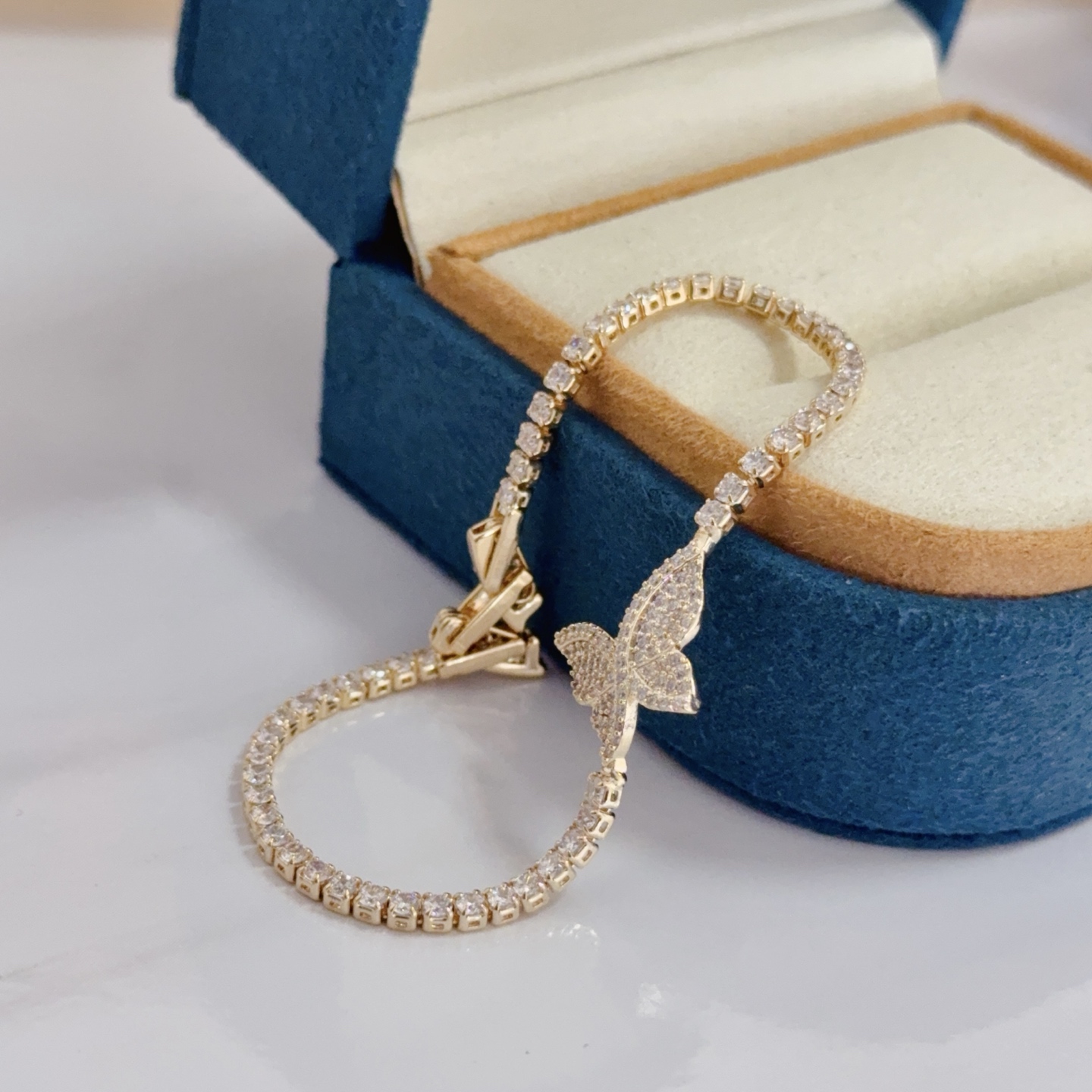Piaget Possibly Limelight Gala bracelet watch yellow gold and diamond-set bracelet, pavé diamond dial area, gold clasp 32mm Women's Quartz