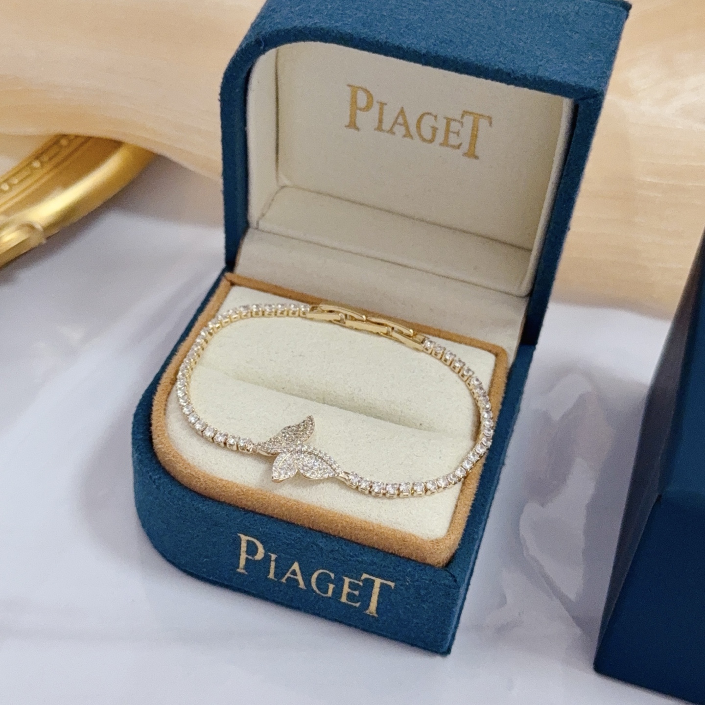 Piaget Possibly Limelight Gala bracelet watch yellow gold and diamond-set bracelet, pavé diamond dial area, gold clasp 32mm Women's Quartz