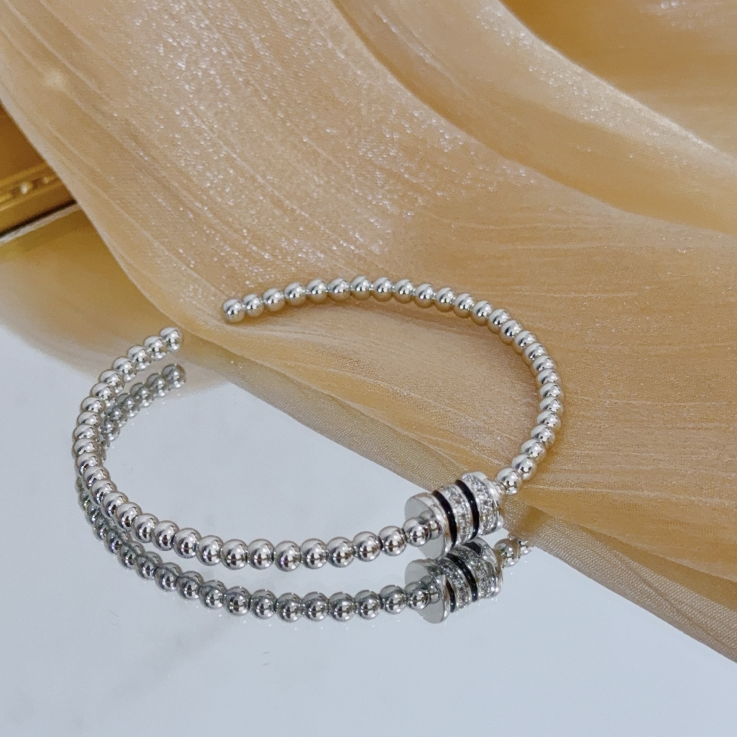 Piaget Possibly Possession bracelet watch silver case, diamond bezel, silver dial, silver bracelet 18mm Women's Quartz