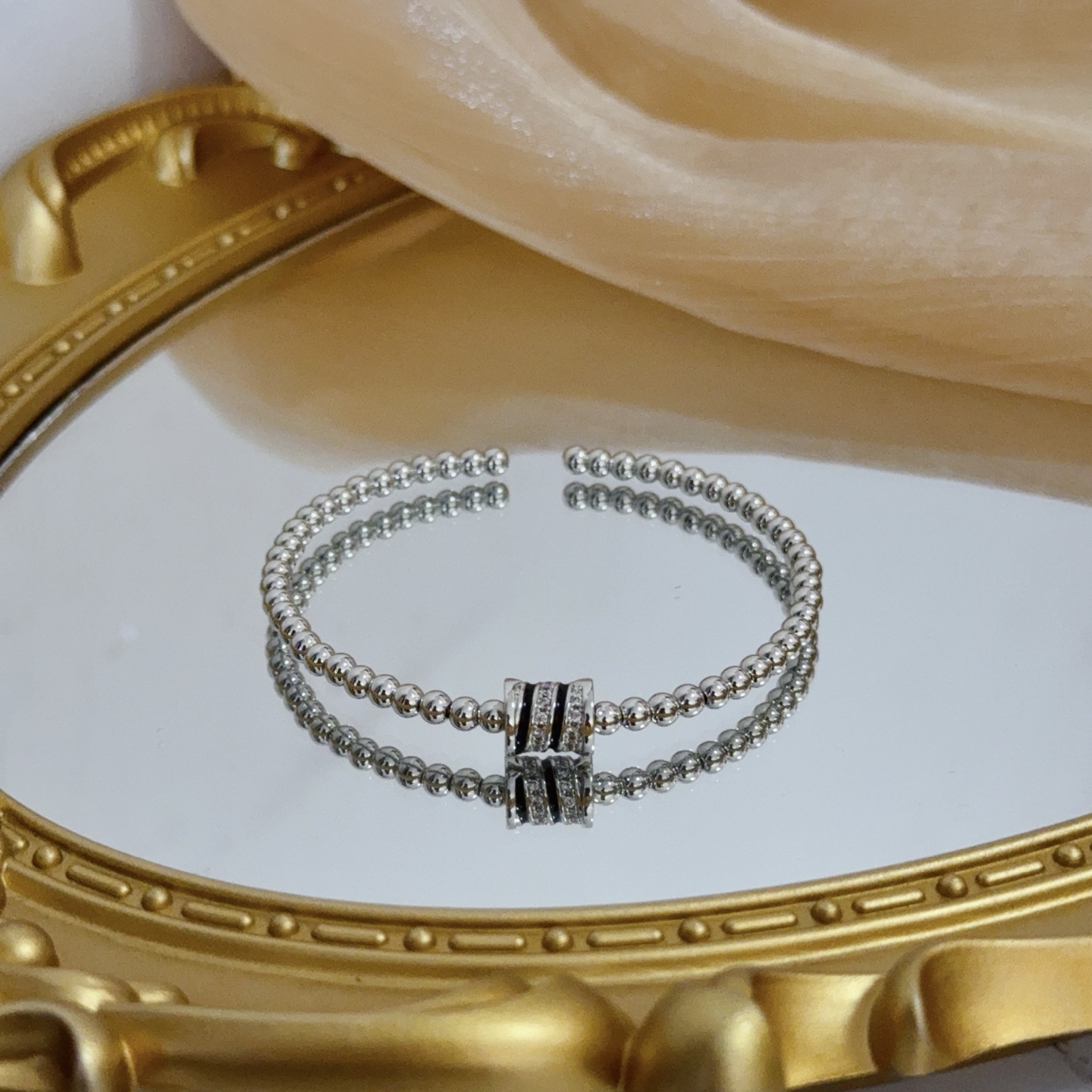 Piaget Possibly Possession bracelet watch silver case, diamond bezel, silver dial, silver bracelet 18mm Women's Quartz