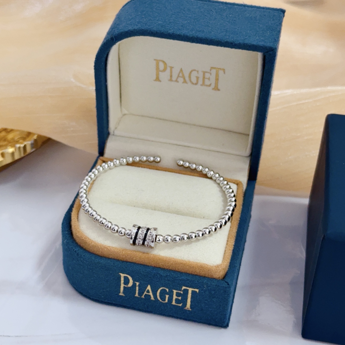 Piaget Possibly Possession bracelet watch silver case, diamond bezel, silver dial, silver bracelet 18mm Women's Quartz