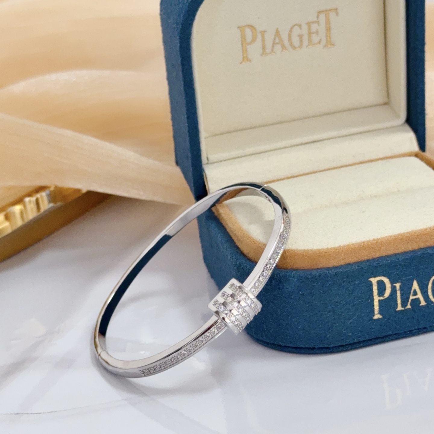 Piaget Possession Bracelet Watch silver case / diamond-set bezel / no dial visible / silver bangle 0mm Women's Quartz