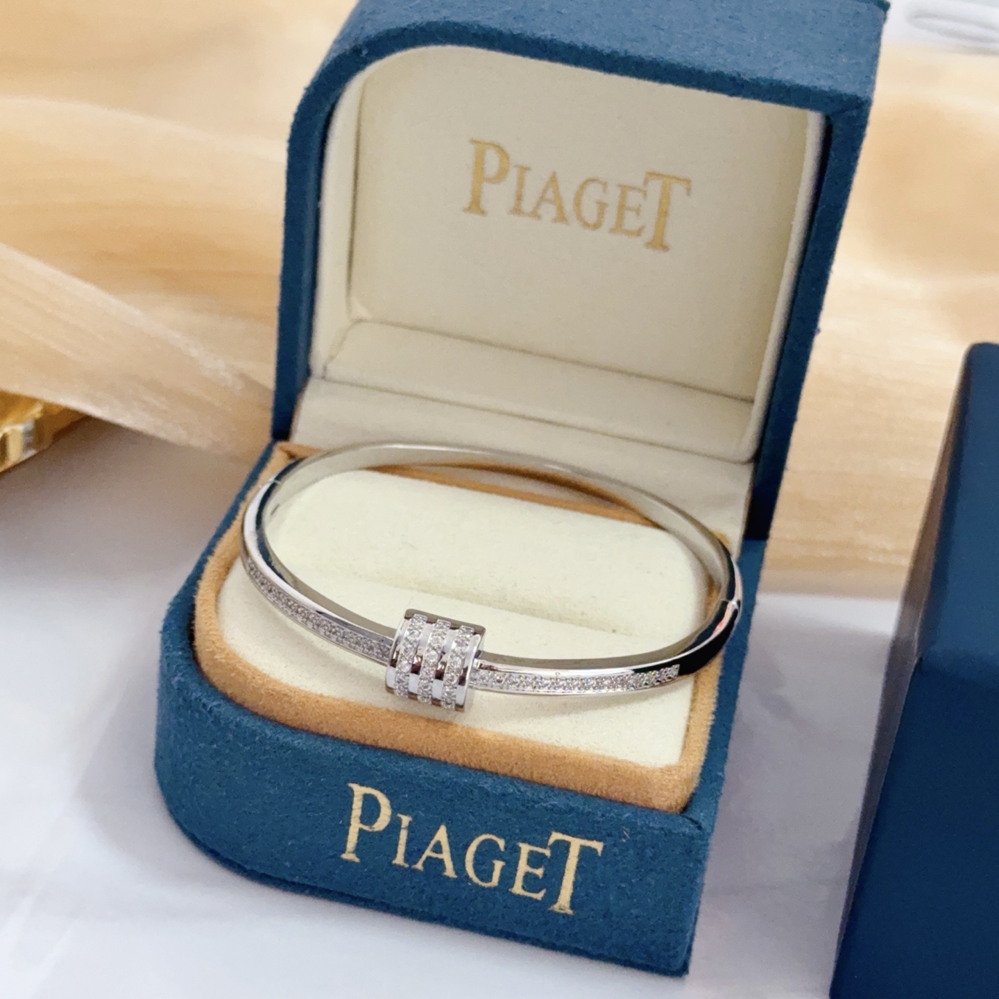Piaget Possession Bracelet Watch silver case / diamond-set bezel / no dial visible / silver bangle 0mm Women's Quartz