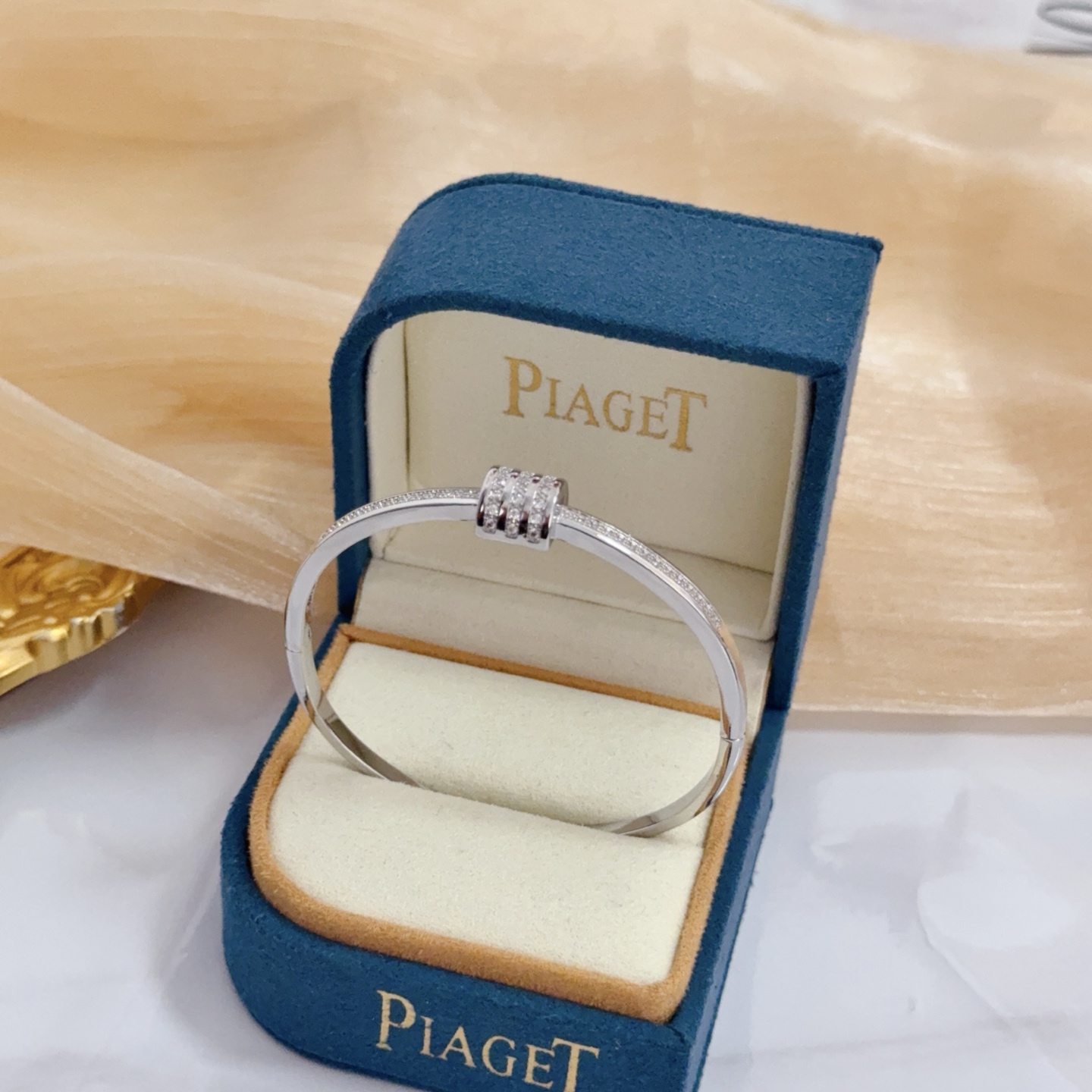 Piaget Possession Bracelet Watch silver case / diamond-set bezel / no dial visible / silver bangle 0mm Women's Quartz