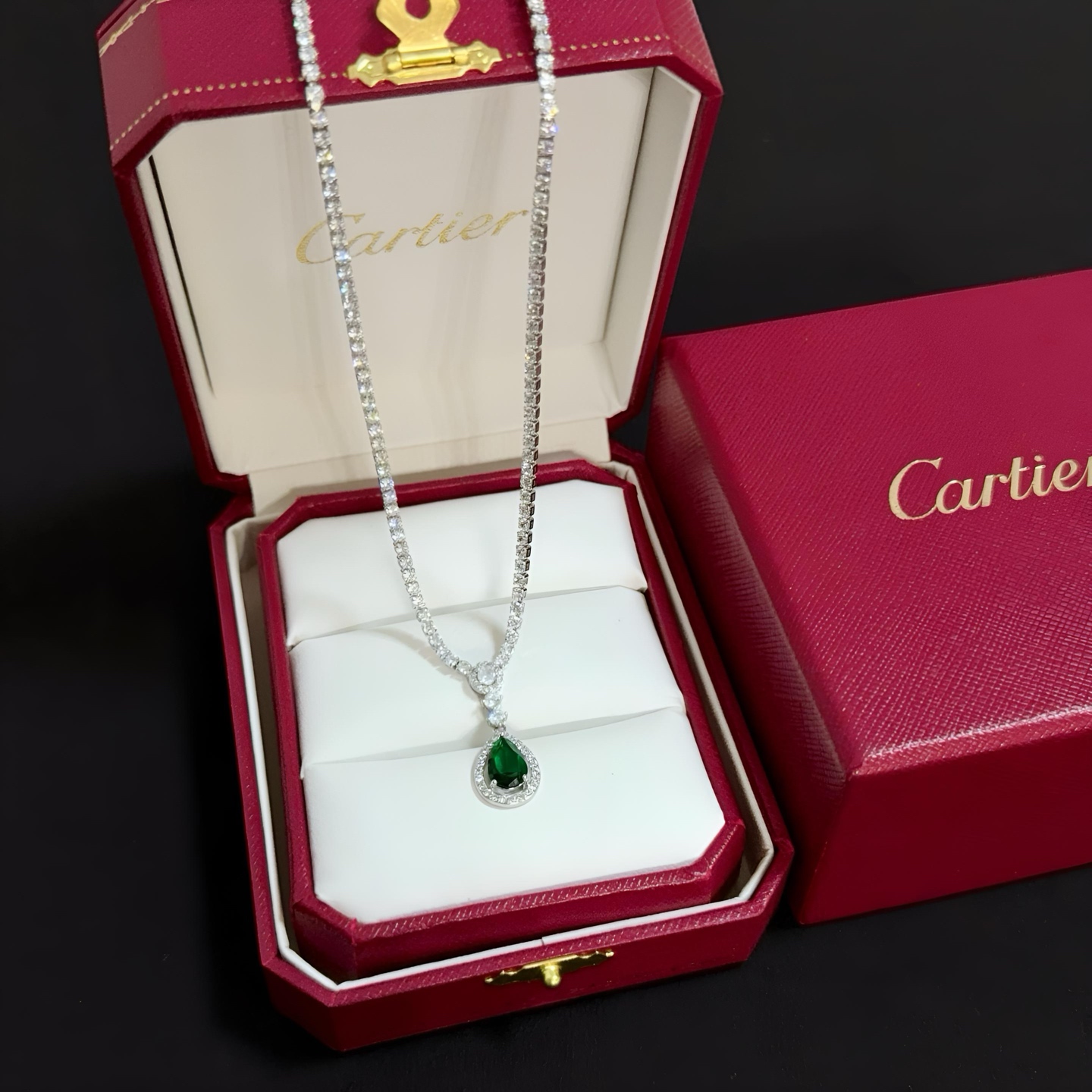 NO:642798,Cartier diamond-encrusted necklace, high-end customized version, diamond-encrusted craftsmanship, V gold material, classic and fashionable style, reconstruct the aesthetics of love with sharp lines!  Breaking the rules, the diamond-encrusted design actually achieves the ceiling of high-end sense - no need for flashy accumulation, love should be as pure as ever. Cartier is loved by many celebrities and Internet celebrities. The Leopard series bracelet is absolutely an eternal classic, and it is not limited to men and women, and there is no age limit!  Wear it and you will be the center of attention!  , jewelry boutique,cartier,necklace,bracelet19860909卡地亚镶钻项链 高端定制版本 镶嵌钻工艺 V金材质 经典而时尚风格 用凌厉线条重构爱情美学！打破常规,镶嵌钻设计反而成就高级感天花板——无需浮华堆砌,爱本应纯粹如初 卡地亚受众多明星网红的爱戴 豹子系列手镯 绝对是永恒经典 而且男女不限 年龄不限 ！戴上它你就是焦点！,饰品精品,cartier,necklace,bracelet,Jewelry