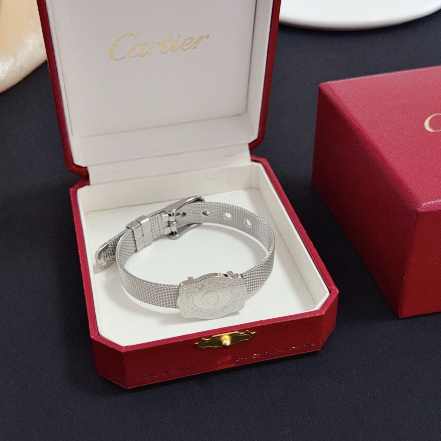 NO:642817,Cartier diamond-encrusted bracelet, high-end customized version, diamond-encrusted craftsmanship, V-gold material, classic and fashionable style, reconstructing the aesthetics of love with sharp lines!  Breaking the rules, the diamond-encrusted design actually achieves the ceiling of high-end sense - no need for flashy accumulation, love should be as pure as ever. Cartier is loved by many celebrities and Internet celebrities. The Leopard series bracelet is absolutely an eternal classic, and it is not limited to men and women, and there is no age limit!  Wear it and you will be the center of attention!  , jewelry boutique,cartier,bracelet,bracelet19860909卡地亚镶钻手链 高端定制版本 镶嵌钻工艺 V金材质 经典而时尚风格 用凌厉线条重构爱情美学！打破常规,镶嵌钻设计反而成就高级感天花板——无需浮华堆砌,爱本应纯粹如初 卡地亚受众多明星网红的爱戴 豹子系列手镯 绝对是永恒经典 而且男女不限 年龄不限 ！戴上它你就是焦点！,饰品精品,cartier,bracelet,bracelet,Jewelry