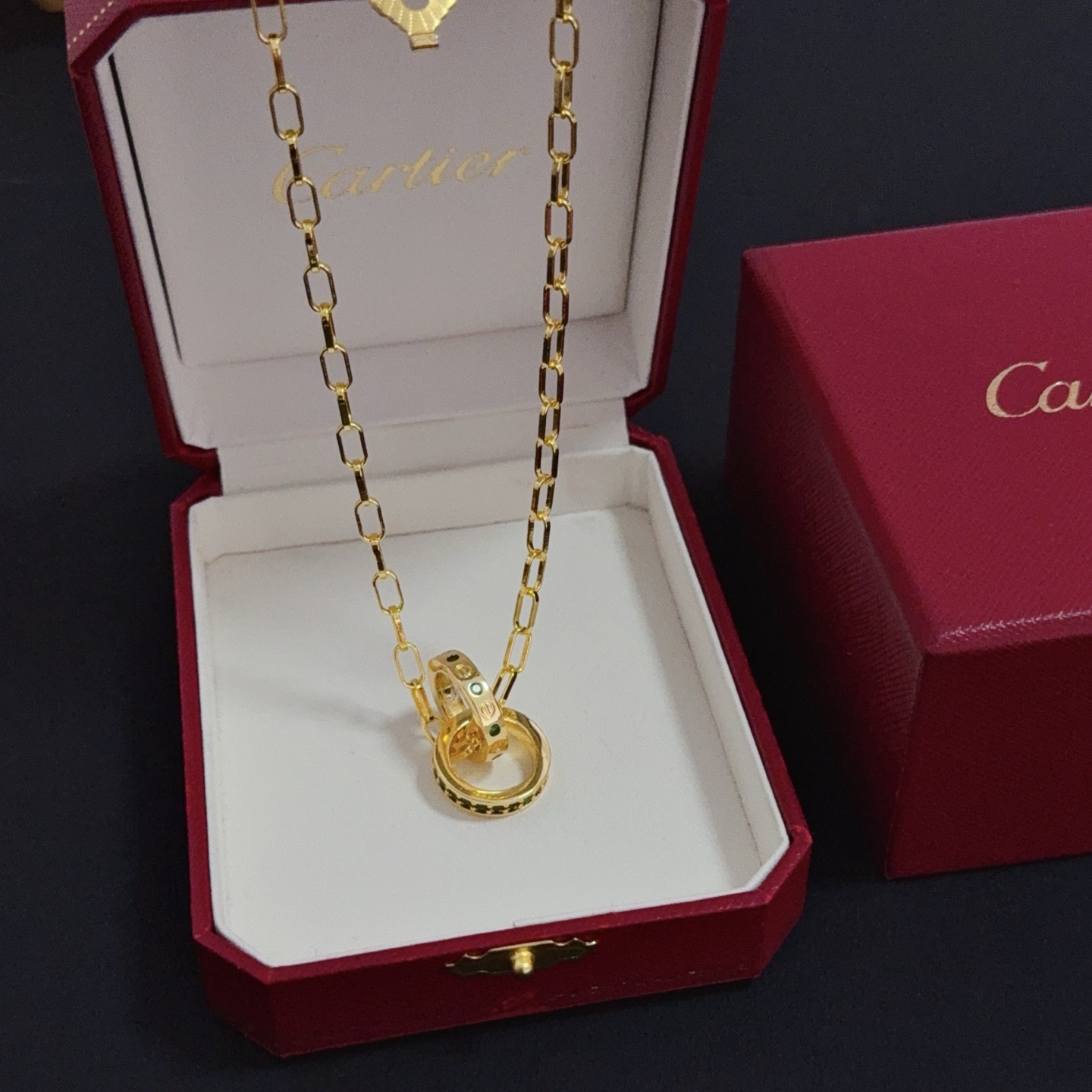 NO:642822,Cartier diamond-encrusted necklace, high-end customized version, diamond-encrusted craftsmanship, V gold material, classic and fashionable style, reconstruct the aesthetics of love with sharp lines!  Breaking the rules, the diamond-encrusted design actually achieves the ceiling of high-end sense - no need for flashy accumulation, love should be as pure as ever. Cartier is loved by many celebrities and Internet celebrities. The Leopard series bracelet is absolutely an eternal classic, and it is not limited to men and women, and there is no age limit!  Wear it and you will be the center of attention!  , jewelry boutique,cartier,necklace,bracelet19860909卡地亚镶钻项链 高端定制版本 镶嵌钻工艺 V金材质 经典而时尚风格 用凌厉线条重构爱情美学！打破常规,镶嵌钻设计反而成就高级感天花板——无需浮华堆砌,爱本应纯粹如初 卡地亚受众多明星网红的爱戴 豹子系列手镯 绝对是永恒经典 而且男女不限 年龄不限 ！戴上它你就是焦点！,饰品精品,cartier,necklace,bracelet,Jewelry