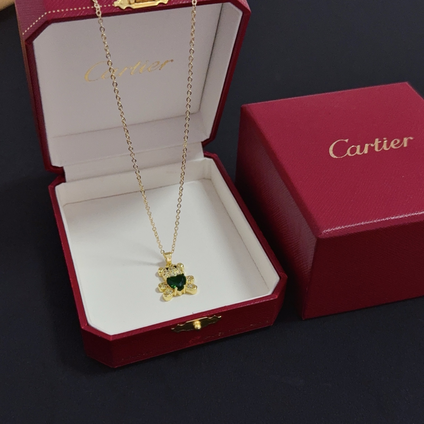 NO:642832,Cartier diamond-encrusted necklace, high-end customized version, diamond-encrusted craftsmanship, V gold material, classic and fashionable style, reconstruct the aesthetics of love with sharp lines!  Breaking the rules, the diamond-encrusted design actually achieves the ceiling of high-end sense - no need for flashy accumulation, love should be as pure as ever. Cartier is loved by many celebrities and Internet celebrities. The Leopard series bracelet is absolutely an eternal classic, and it is not limited to men and women, and there is no age limit!  Wear it and you will be the center of attention!  , jewelry boutique,cartier,necklace,bracelet19860909卡地亚镶钻项链 高端定制版本 镶嵌钻工艺 V金材质 经典而时尚风格 用凌厉线条重构爱情美学！打破常规,镶嵌钻设计反而成就高级感天花板——无需浮华堆砌,爱本应纯粹如初 卡地亚受众多明星网红的爱戴 豹子系列手镯 绝对是永恒经典 而且男女不限 年龄不限 ！戴上它你就是焦点！,饰品精品,cartier,necklace,bracelet,Jewelry