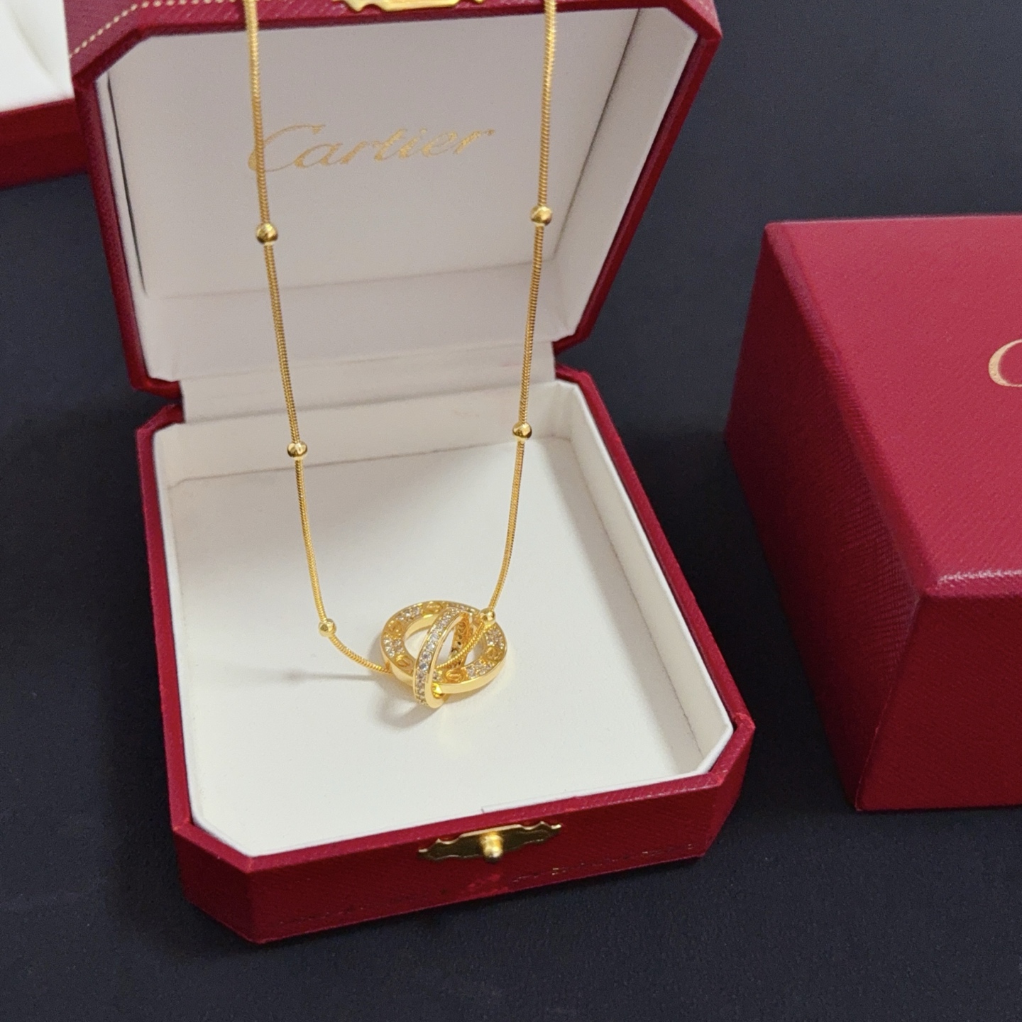 NO:642853,Cartier diamond-encrusted necklace, high-end customized version, diamond-encrusted craftsmanship, V gold material, classic and fashionable style, reconstruct the aesthetics of love with sharp lines!  Breaking the rules, the diamond-encrusted design actually achieves the ceiling of high-end sense - no need for flashy accumulation, love should be as pure as ever. Cartier is loved by many celebrities and Internet celebrities. The Leopard series bracelet is absolutely an eternal classic, and it is not limited to men and women, and there is no age limit!  Wear it and you will be the center of attention!  , jewelry boutique,cartier,necklace,bracelet19860909卡地亚镶钻项链 高端定制版本 镶嵌钻工艺 V金材质 经典而时尚风格 用凌厉线条重构爱情美学！打破常规,镶嵌钻设计反而成就高级感天花板——无需浮华堆砌,爱本应纯粹如初 卡地亚受众多明星网红的爱戴 豹子系列手镯 绝对是永恒经典 而且男女不限 年龄不限 ！戴上它你就是焦点！,饰品精品,cartier,necklace,bracelet,Jewelry