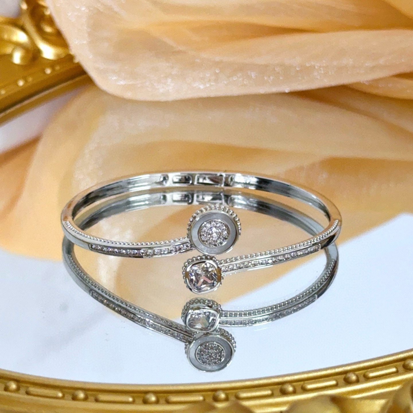Piaget Limelight Gala Bracelet Watch white gold diamond-set bangle case, silver dial, white gold bracelet 26mm Women's Quartz