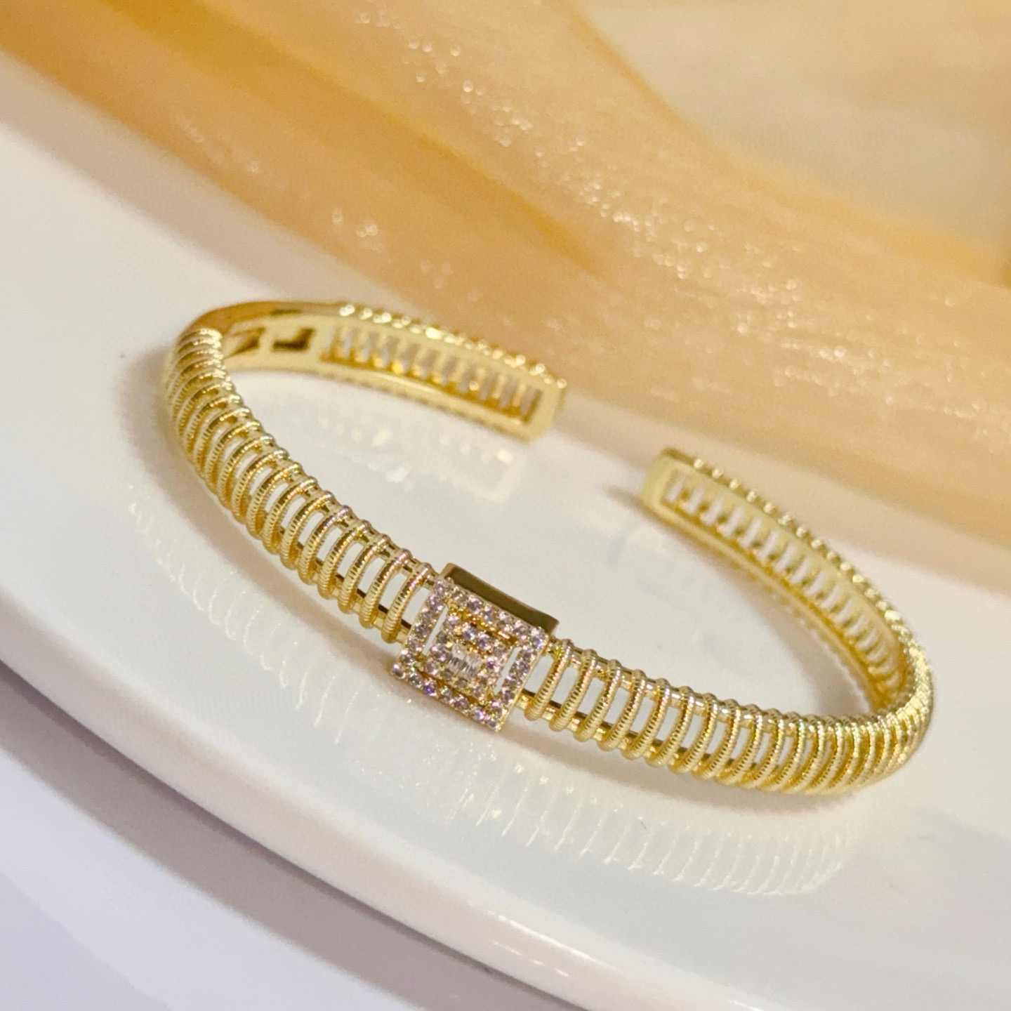 Piaget Limelight Gala cuff watch yellow gold bracelet case with diamond-set square dial 18mm Women's Quartz