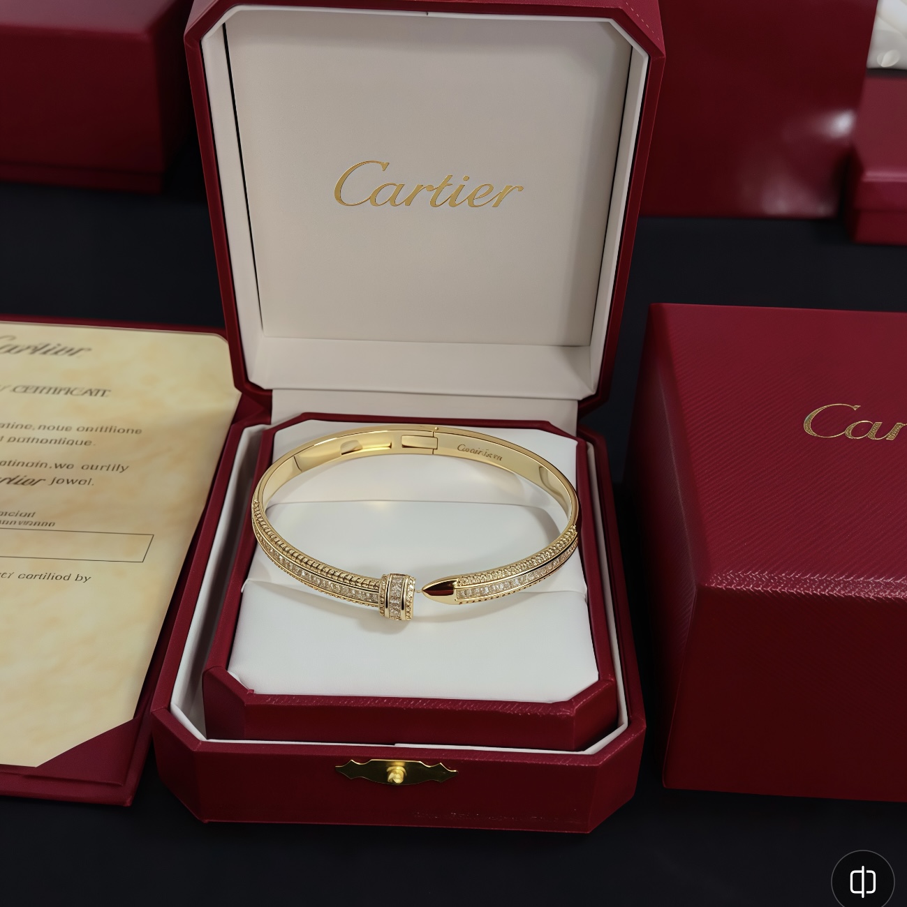 NO:642833,Cartier diamond-encrusted bracelet, high-end customized version, diamond-encrusted craftsmanship, V gold material, classic and fashionable style, reconstruct the aesthetics of love with sharp lines!  Breaking the rules, the diamond-encrusted design actually achieves the ceiling of high-end sense - no need for flashy accumulation, love should be as pure as ever. Cartier is loved by many celebrities and Internet celebrities. The Leopard series bracelet is absolutely an eternal classic, and it is not limited to men and women, and there is no age limit!  Wear it and you will be the center of attention!  , jewelry boutique, cartier, bracelet19860909卡地亚镶钻手镯 高端定制版本 镶嵌钻工艺 V金材质 经典而时尚风格 用凌厉线条重构爱情美学！打破常规,镶嵌钻设计反而成就高级感天花板——无需浮华堆砌,爱本应纯粹如初 卡地亚受众多明星网红的爱戴 豹子系列手镯 绝对是永恒经典 而且男女不限 年龄不限 ！戴上它你就是焦点！,饰品精品,cartier,bracelet,Jewelry