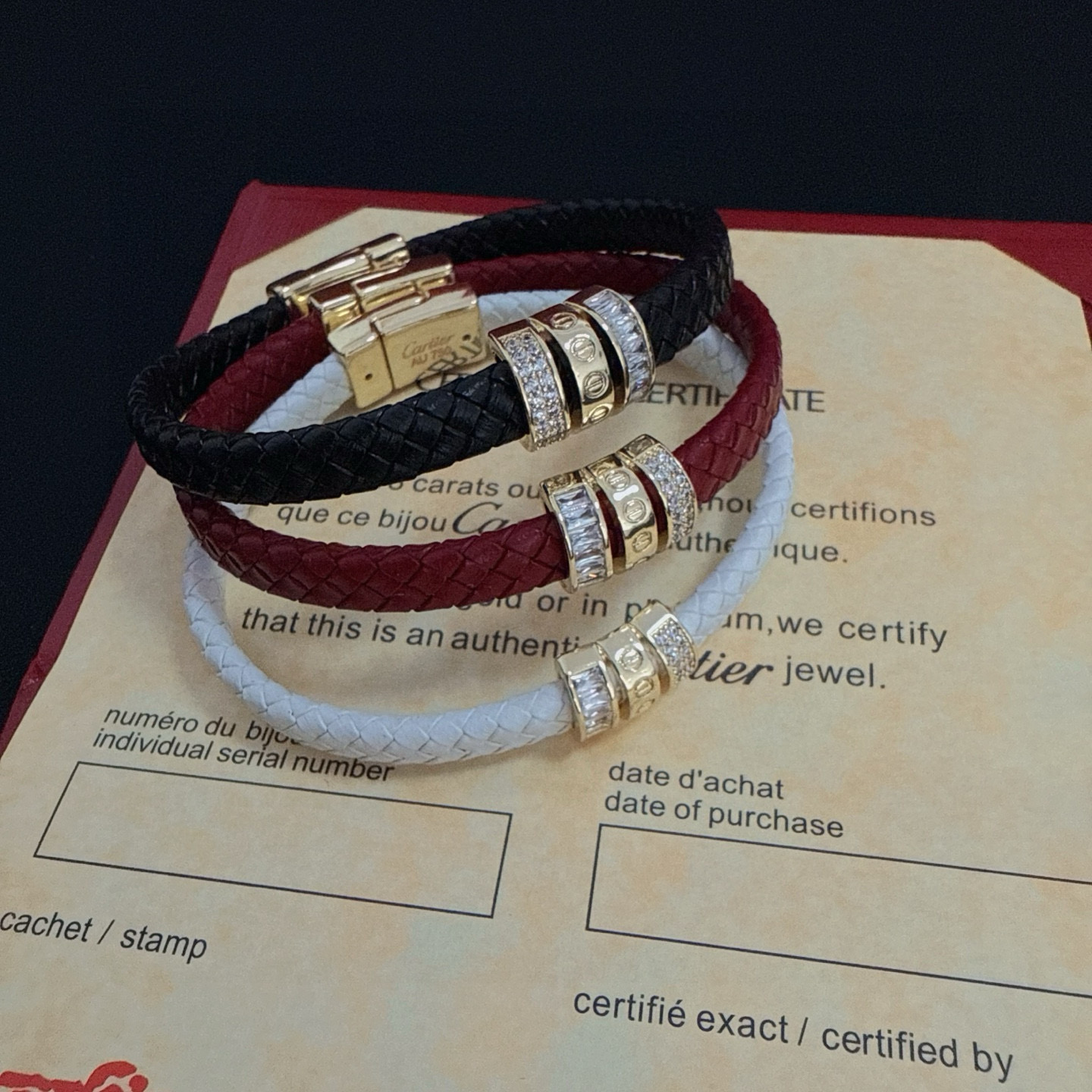 Cartier 卡地亚love镶钻皮绳手镯 高端定制版本 镶嵌钻工艺 V金材质 而 风格 用凌厉线条重构爱情美学 打破常规