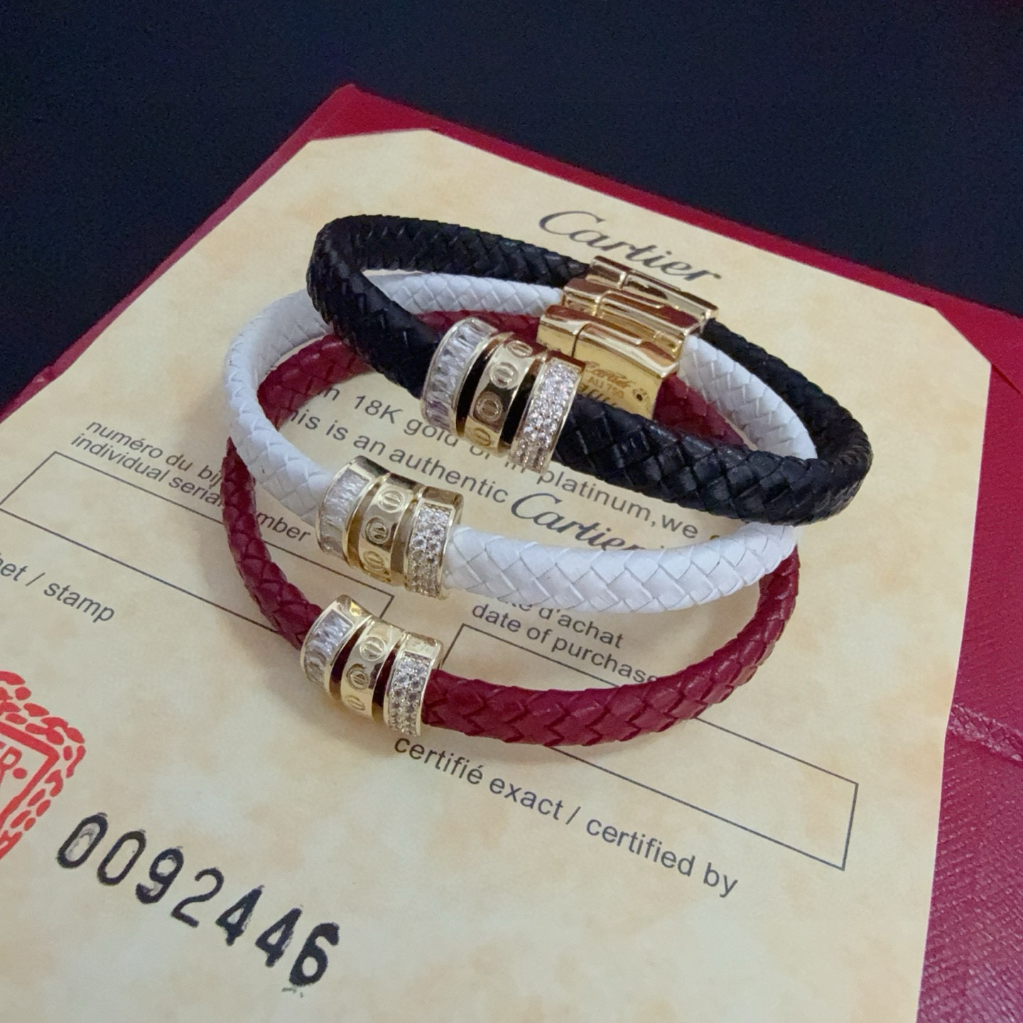Cartier 卡地亚love镶钻皮绳手镯 高端定制版本 镶嵌钻工艺 V金材质 而 风格 用凌厉线条重构爱情美学 打破常规