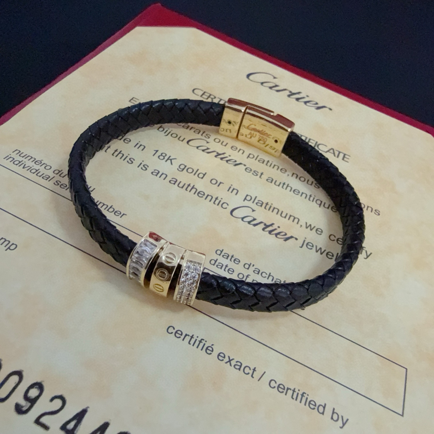 Cartier 卡地亚love镶钻皮绳手镯 高端定制版本 镶嵌钻工艺 V金材质 而 风格 用凌厉线条重构爱情美学 打破常规
