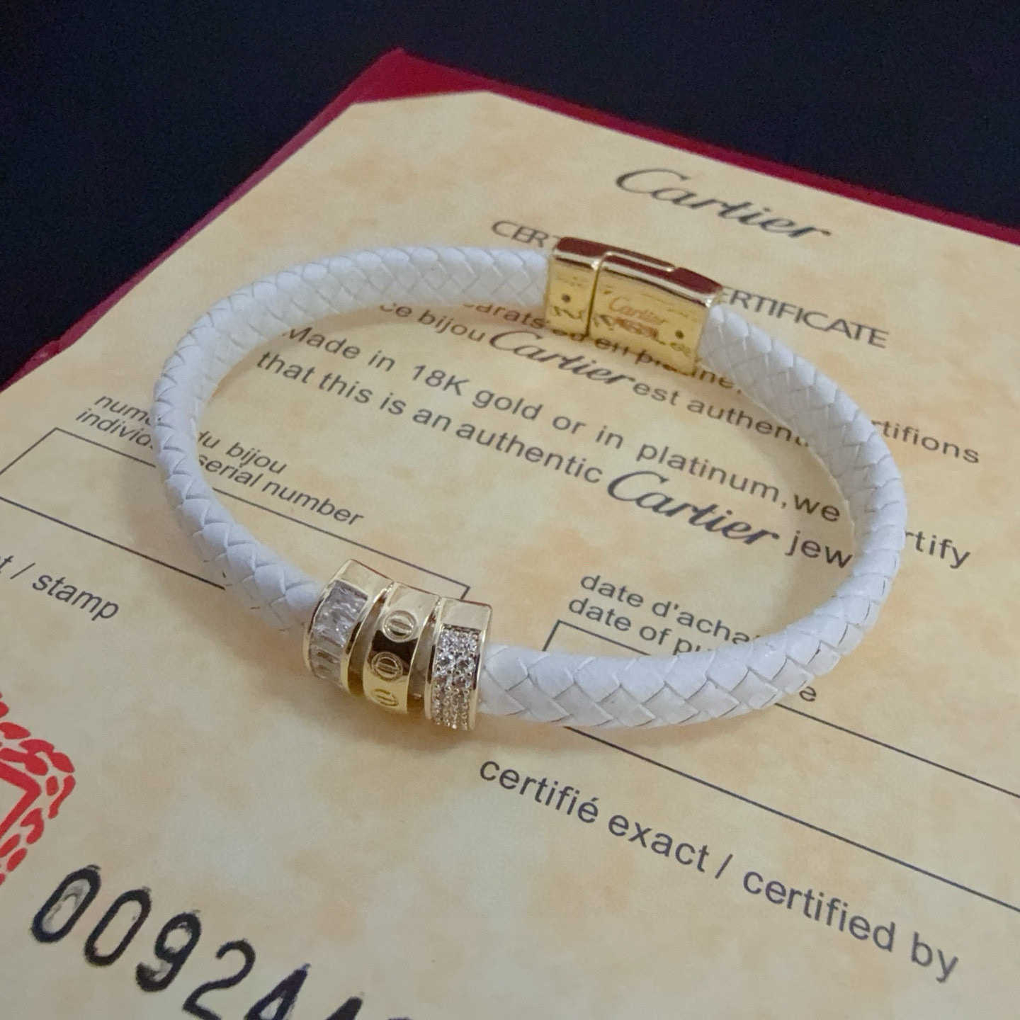 Cartier 卡地亚love镶钻皮绳手镯 高端定制版本 镶嵌钻工艺 V金材质 而 风格 用凌厉线条重构爱情美学 打破常规