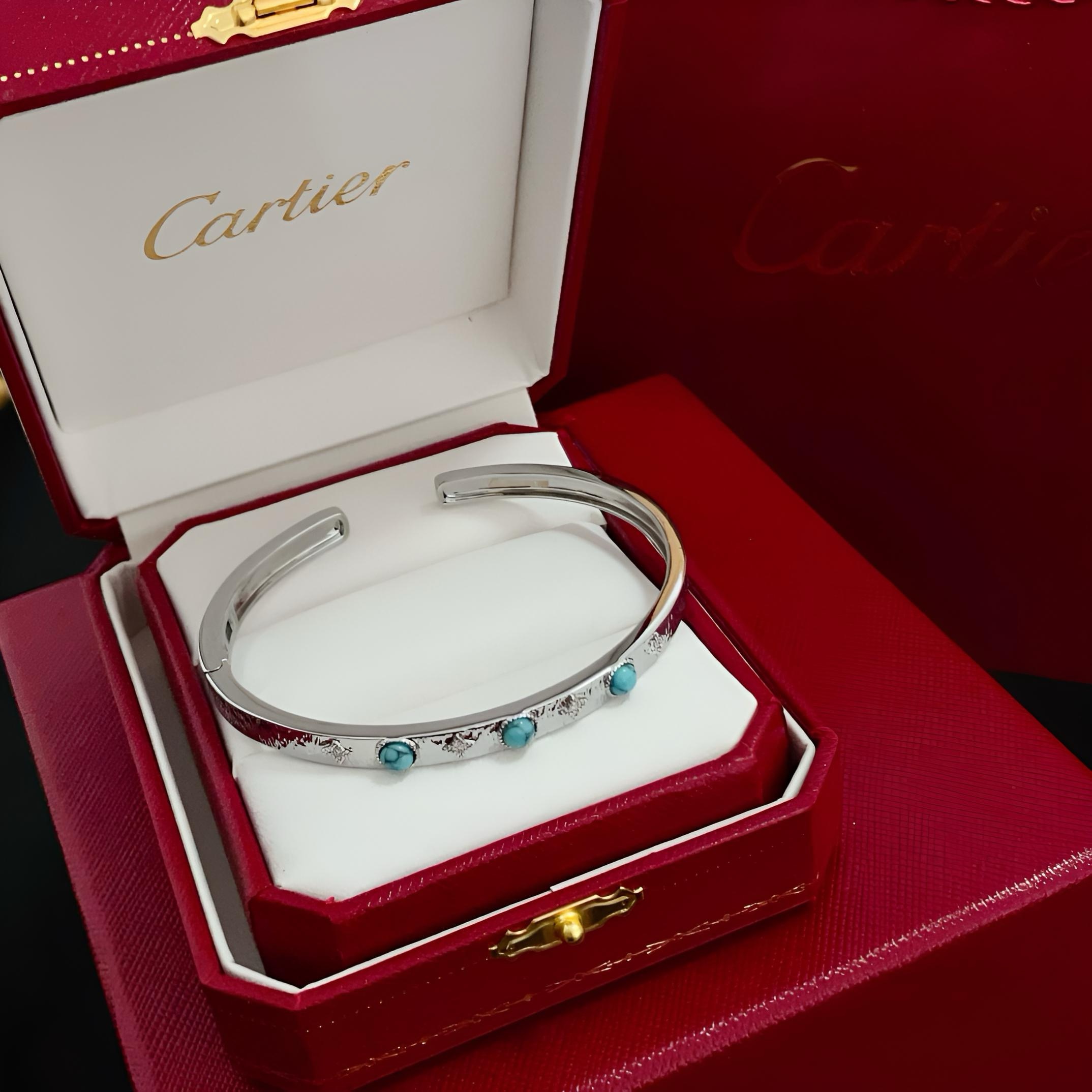 NO:642865,Cartier diamond-encrusted bracelet, high-end customized version, diamond-encrusted craftsmanship, V gold material, classic and fashionable style, reconstruct the aesthetics of love with sharp lines!  Breaking the rules, the diamond-encrusted design actually achieves the ceiling of high-end sense - no need for flashy accumulation, love should be as pure as ever. Cartier is loved by many celebrities and Internet celebrities. The Leopard series bracelet is absolutely an eternal classic, and it is not limited to men and women, and there is no age limit!  Wear it and you will be the center of attention!  , jewelry boutique, cartier, bracelet19860909卡地亚镶钻手镯 高端定制版本 镶嵌钻工艺 V金材质 经典而时尚风格 用凌厉线条重构爱情美学！打破常规,镶嵌钻设计反而成就高级感天花板——无需浮华堆砌,爱本应纯粹如初 卡地亚受众多明星网红的爱戴 豹子系列手镯 绝对是永恒经典 而且男女不限 年龄不限 ！戴上它你就是焦点！,饰品精品,cartier,bracelet,Jewelry