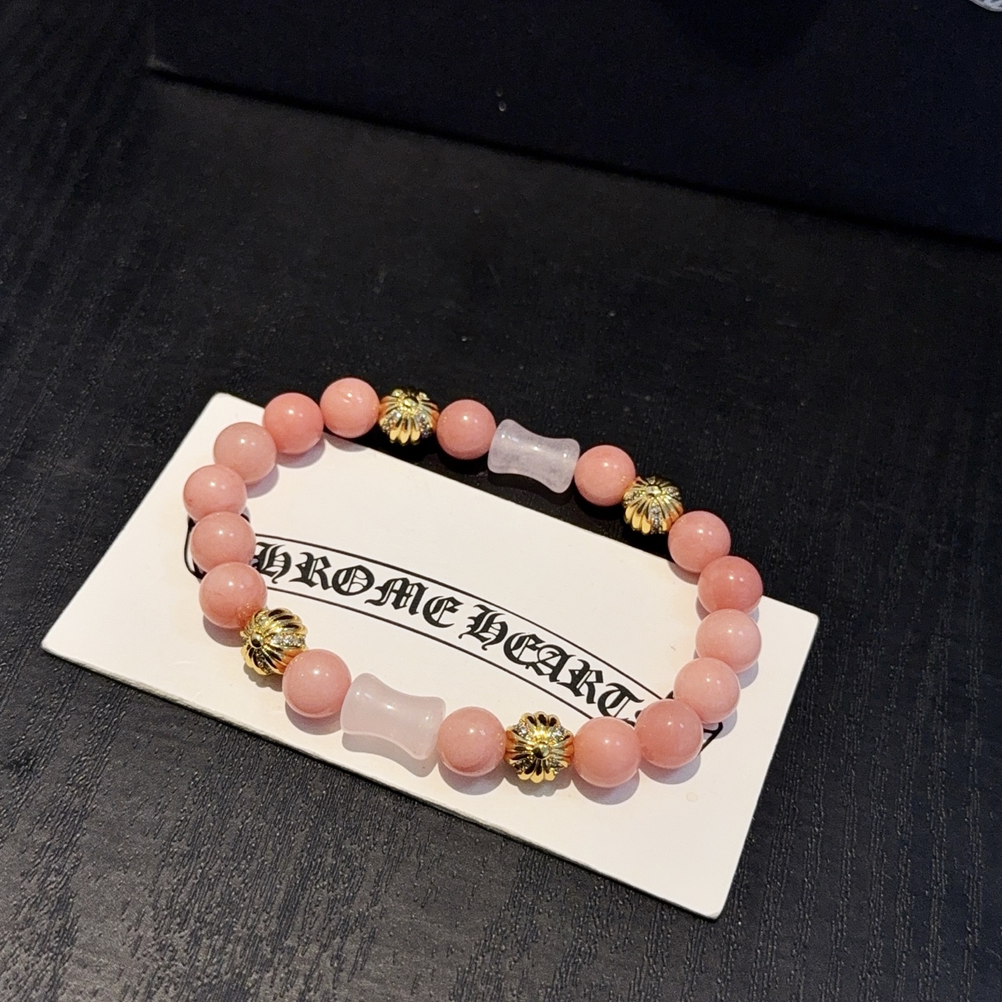 批💰145 新款【专柜品质】Chrome Hearts克罗心 经典复古多元素手串手链 ，快手/ins/小红书热门，凹凸造型不同的花纹设计风格呈现出与众不同 十字架童军花是克罗心的标志 所以更经久不衰 正品打版Chrome Hearts克罗心 区别市场普通轻版 对版对标品质 看字印细节 复古做旧灰氧程度.精工版本！