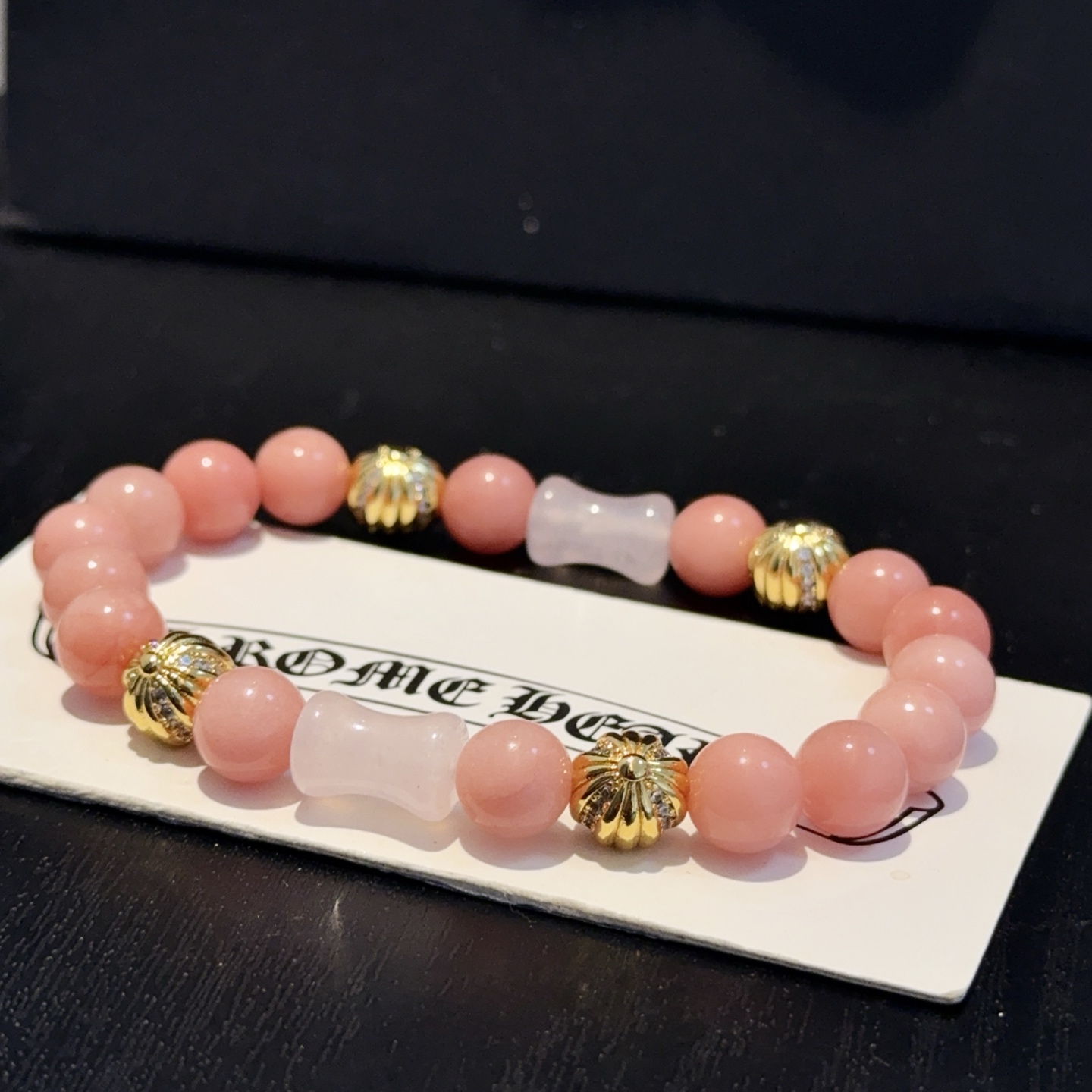 批💰145 新款【专柜品质】Chrome Hearts克罗心 经典复古多元素手串手链 ，快手/ins/小红书热门，凹凸造型不同的花纹设计风格呈现出与众不同 十字架童军花是克罗心的标志 所以更经久不衰 正品打版Chrome Hearts克罗心 区别市场普通轻版 对版对标品质 看字印细节 复古做旧灰氧程度.精工版本！