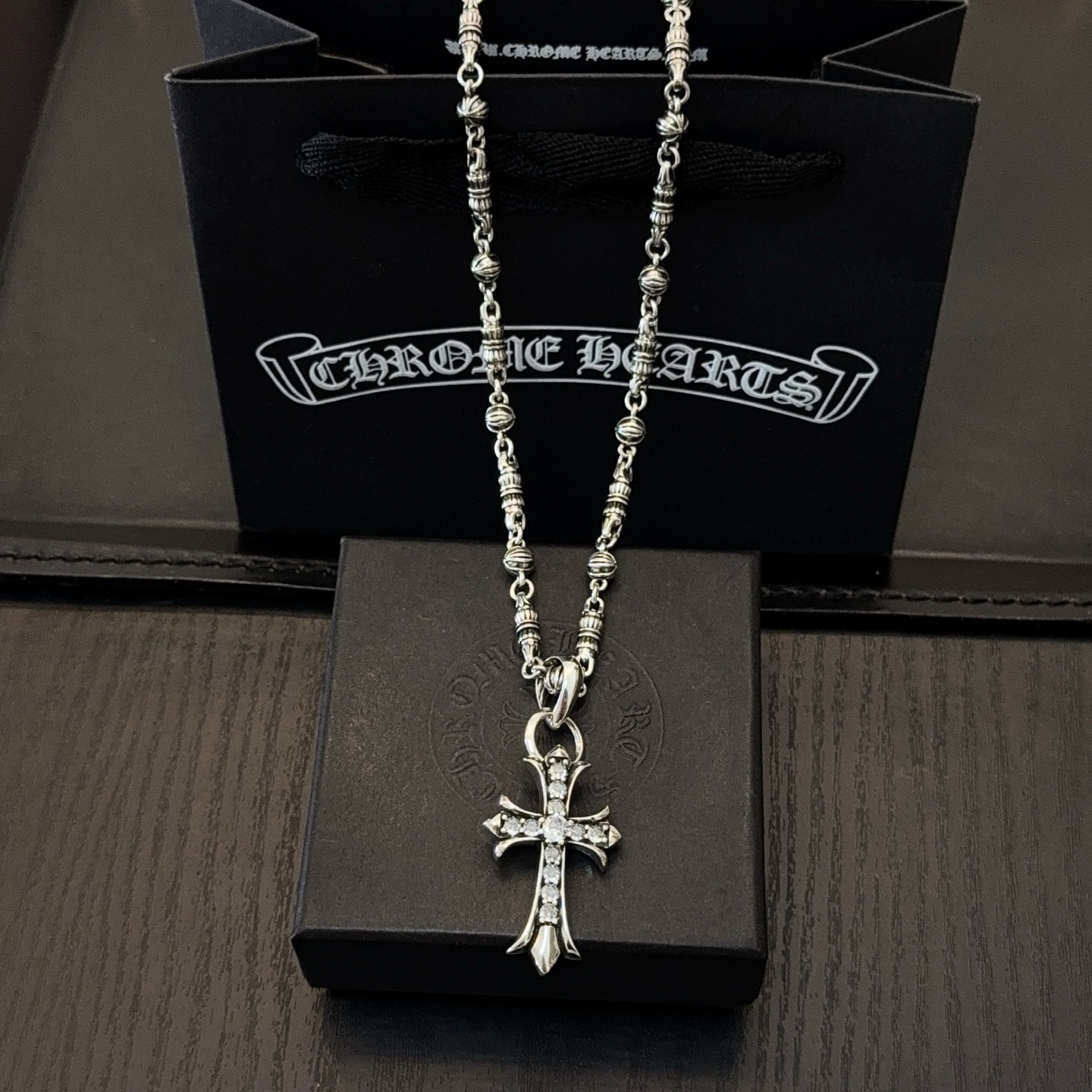 NO:642573,New [Counter Quality] Chrome Hearts Classic Retro Cross Flower Ball Necklace Cross Pendant Concave and Concave Shape Different Pattern Design Styles Show Different Crosses and Scout Flowers are Chrome Hearts’ Emblem, So They Are More Enduring Genuine Patterned Chrome Hearts Differentiated from Ordinary Light Versions in the Market Match the Standard Quality Look at the Printing Details Retro Aged Gray Oxygen Level. Seiko Version!  !  !  Purely handmade ~ Authentic open mold fashion essentials. Can be worn by both men and women. Same style for couples. Official website original. Rock punk Thai silver style. Retro elements. Trendy and versatile!  , jewelry boutique, chrome hearts, chrome hearts, necklace19860909新款【专柜品质】Chrome Hearts克罗心经典复古十字花球项链 十字架吊坠 凹凸造型不同的花纹设计风格 呈现出与众不同 十字架 童军花是克罗心的志 所以更经久不衰 正品打版Chrome Hearts克罗心 区别市场普通轻版 对版对标品质 看字印细节 复古做旧灰氧程度.精工版本！！！ 纯手工打造 ～正品开模潮流时尚必备 男女均可佩戴 情侣同款 官网原版 摇滚朋克泰银风格 复古元素 潮流百搭！,饰品精品,chrome hearts,chrome hearts,necklace,Jewelry