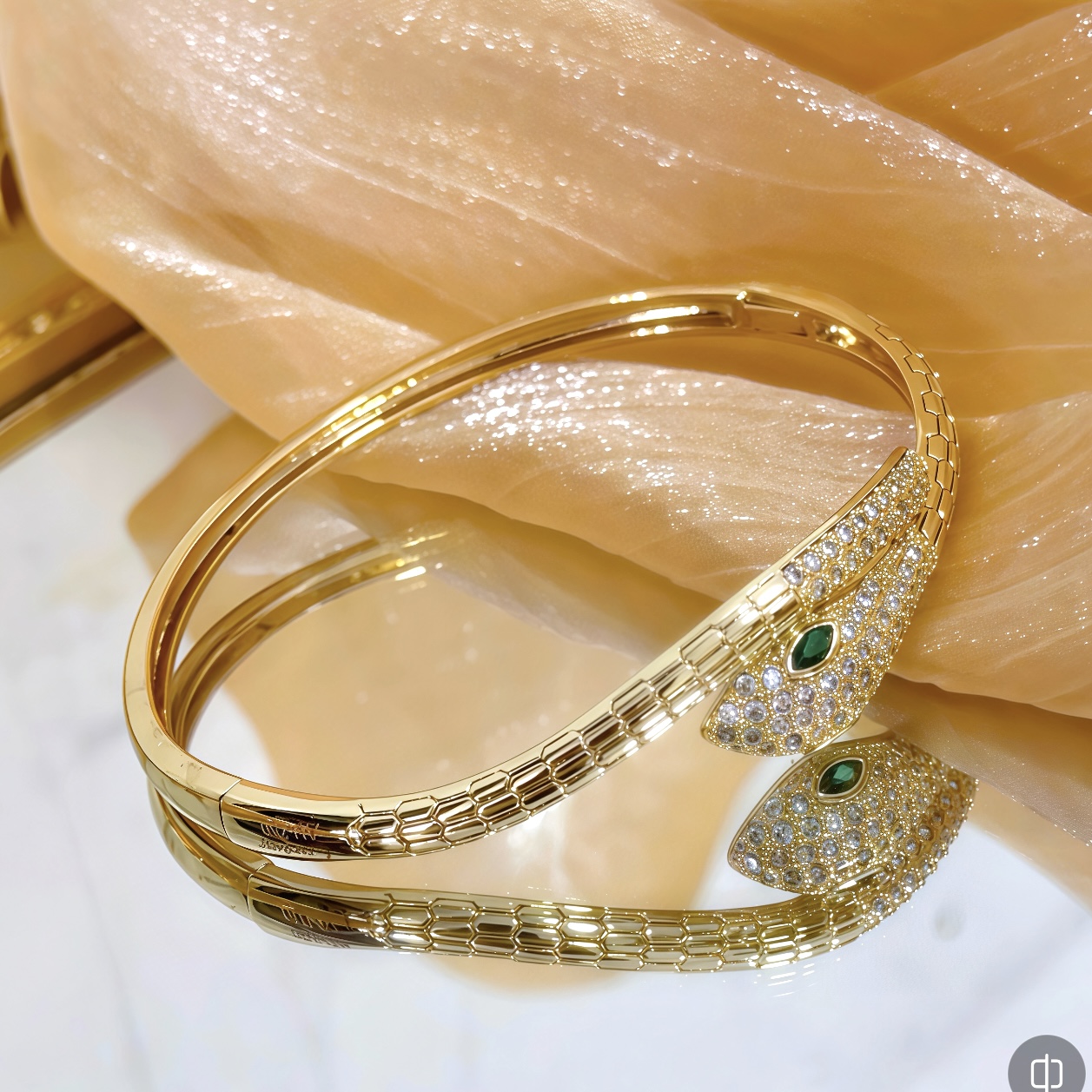 NO:642891,Cartier diamond-encrusted bracelet, high-end customized version, diamond-encrusted craftsmanship, V gold material, classic and fashionable style, reconstruct the aesthetics of love with sharp lines!  Breaking the rules, the diamond-encrusted design actually achieves the ceiling of high-end sense - no need for flashy accumulation, love should be as pure as ever. Cartier is loved by many celebrities and Internet celebrities. The Leopard series bracelet is absolutely an eternal classic, and it is not limited to men and women, and there is no age limit!  Wear it and you will be the center of attention!  , jewelry boutique, cartier, bracelet19860909卡地亚镶钻手镯 高端定制版本 镶嵌钻工艺 V金材质 经典而时尚风格 用凌厉线条重构爱情美学！打破常规,镶嵌钻设计反而成就高级感天花板——无需浮华堆砌,爱本应纯粹如初 卡地亚受众多明星网红的爱戴 豹子系列手镯 绝对是永恒经典 而且男女不限 年龄不限 ！戴上它你就是焦点！,饰品精品,cartier,bracelet,Jewelry