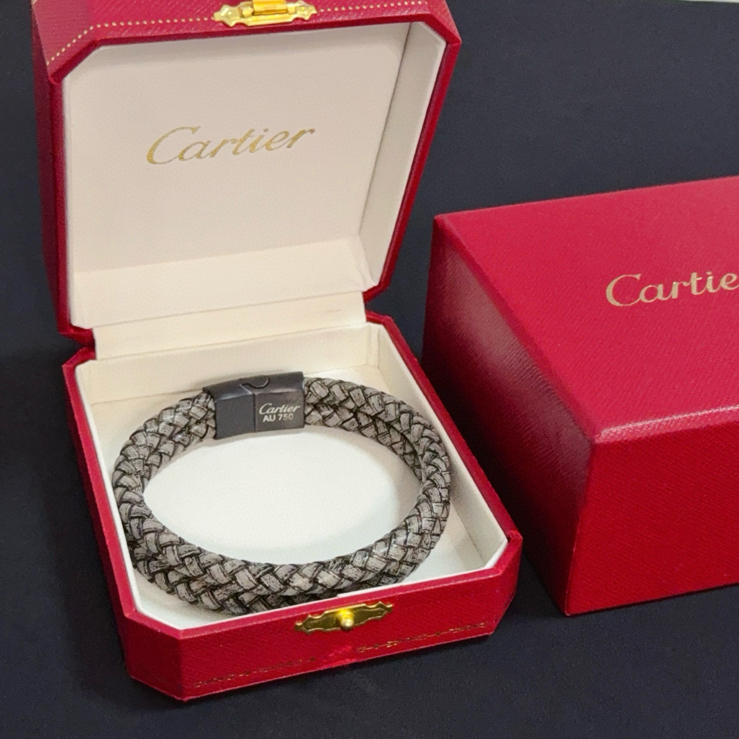 NO:642926,Cartier bracelet high-end customized version, classic and fashionable style, using sharp lines to reconstruct the aesthetics of love!  Breaking the rules, the diamond-encrusted design actually achieves the ceiling of high-end sense - no need for flashy accumulation, love should be as pure as ever. Cartier is loved by many celebrities and Internet celebrities. The Leopard series bracelet is absolutely an eternal classic, and it is not limited to men and women, and there is no age limit!  Wear it and you will be the center of attention!  , jewelry boutique, cartier, bracelet19860909卡地亚手镯 高端定制版本 经典而时尚风格 用凌厉线条重构爱情美学！打破常规,镶嵌钻设计反而成就高级感天花板——无需浮华堆砌,爱本应纯粹如初 卡地亚受众多明星网红的爱戴 豹子系列手镯 绝对是永恒经典 而且男女不限 年龄不限 ！戴上它你就是焦点！,饰品精品,cartier,bracelet,Jewelry