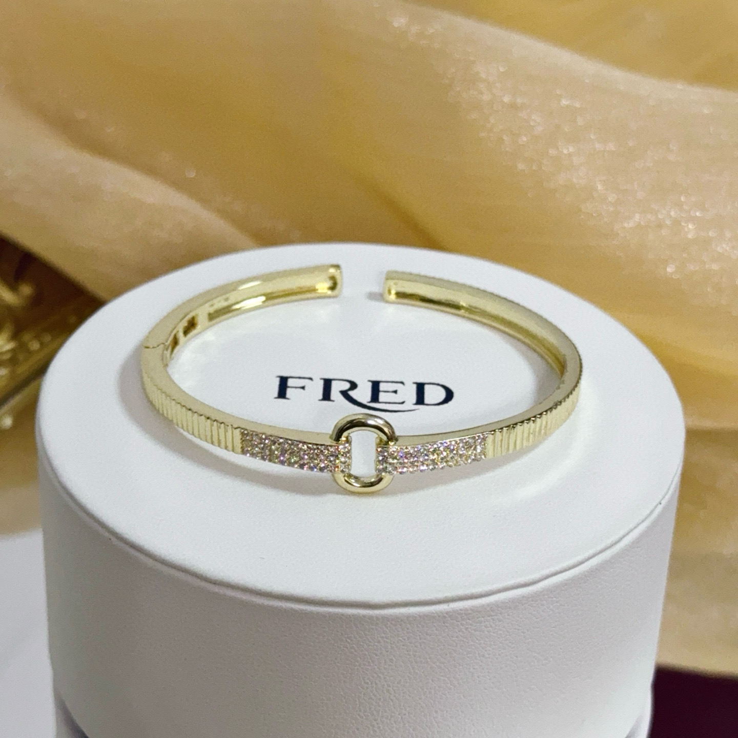 NO:642929,Popular Frederic full diamond horseshoe buckle bracelet, classic and versatile, a must-have item for fashionistas, fashionable and exquisite, 11 pairs of customized versions, thickened 18k electroplating process, the effect is very versatile!  !  , jewelry boutique, bracelet19860909火爆 费雷德满钻马蹄扣手镯 经典百搭,网红达人 时尚一族备必单品,时尚精致,11对版定制,加厚电镀18k工艺,上手效果非常百搭！！,饰品精品,bracelet,Jewelry