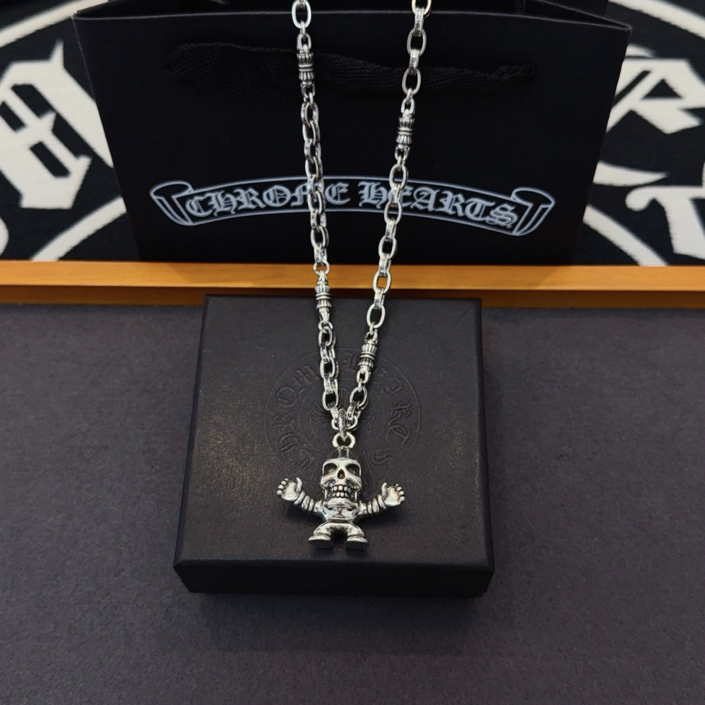 NO:643241,New [Counter Quality] Chrome Hearts Vintage Cross Necklace, Skull Pendant, Concave and Concave Shapes, Different Pattern Design Styles, Presenting a Distinctive Cross, Scout Flower is Chrome Hearts' Emblem, So It's More Enduring, Genuine Patterned Chrome Hearts, Differentiating from Ordinary Light Editions on the Market, Matching Edition, Standard Quality, Look at the Printing Details, Vintage Aged Gray Oxygen Level. Seiko Version!  !  !  Purely handmade ~ Authentic open mold fashion essentials. Can be worn by both men and women. Same style for couples. Official website original. Rock punk Thai silver style. Retro elements. Trendy and versatile!  , jewelry boutique, chrome hearts, chrome hearts, necklace19860909新款【专柜品质】Chrome Hearts克罗心复古十字架项链 骷髅头吊坠 凹凸造型不同的花纹设计风格 呈现出与众不同 十字架 童军花是克罗心的志 所以更经久不衰 正品打版Chrome Hearts克罗心 区别市场普通轻版 对版对标品质 看字印细节 复古做旧灰氧程度.精工版本！！！ 纯手工打造 ～正品开模潮流时尚必备 男女均可佩戴 情侣同款 官网原版 摇滚朋克泰银风格 复古元素 潮流百搭！,饰品精品,chrome hearts,chrome hearts,necklace,Jewelry