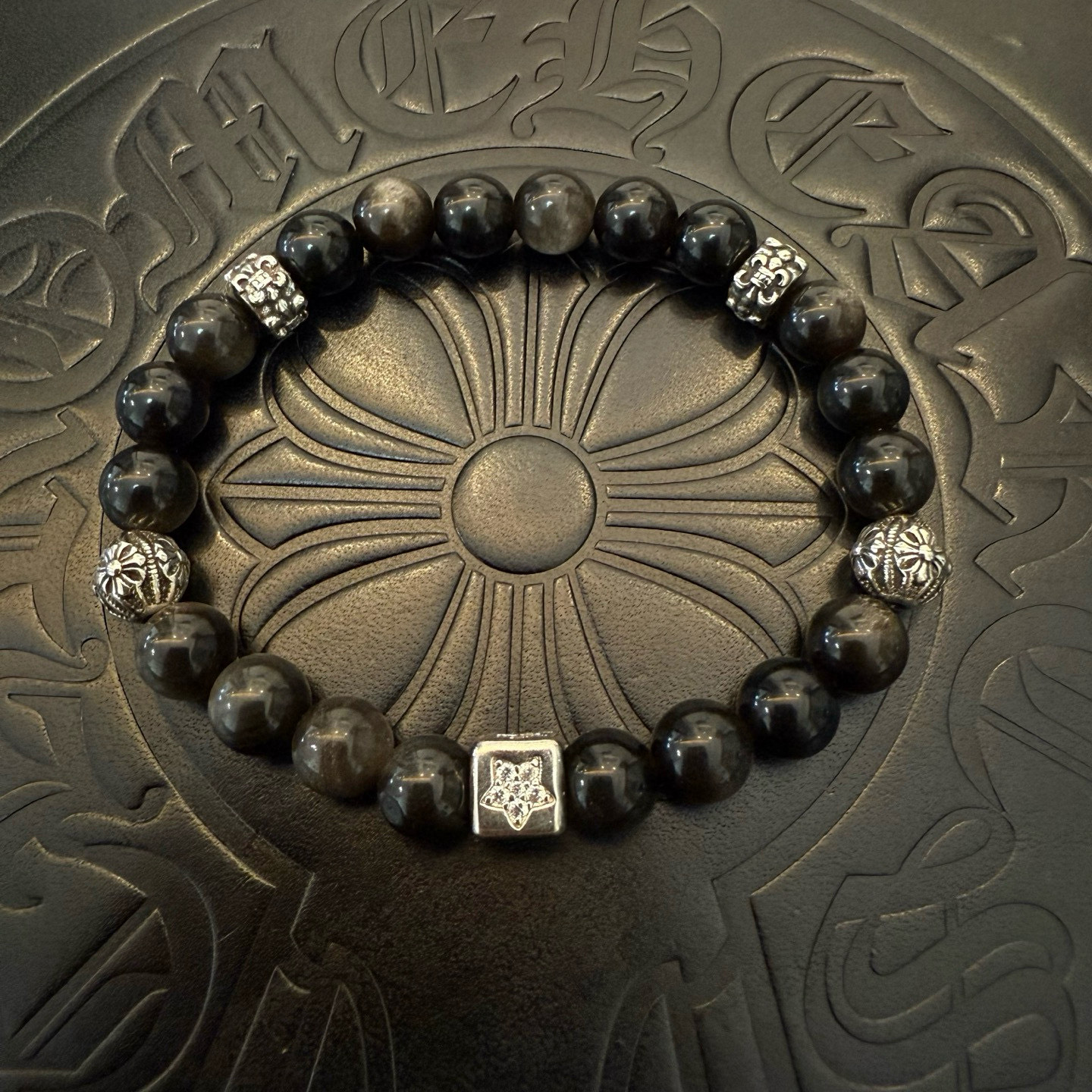 NO:643263,Batch of new [counter quality] Chrome Hearts classic retro multi-element bracelet, different concave and convex shapes and different pattern design styles show a distinctive look. The cross scout flower is the symbol of Chrome Hearts, so it is more durable. Genuine pattern-printed Chrome Hearts distinguishes the ordinary light version in the market. Match the version and benchmark quality. Look at the printing details, the degree of retro gray oxidation. Seiko version!  , jewelry boutique, chrome hearts, chrome hearts, bracelet19860909批 新款【专柜品质】Chrome Hearts克罗心经典复古多元素手串手链 ,凹凸造型不同的花纹设计风格呈现出与众不同 十字架童军花是克罗心的标志 所以更经久不衰 正品打版Chrome Hearts克罗心 区别市场普通轻版 对版对标品质 看字印细节 复古做旧灰氧程度.精工版本！,饰品精品,chrome hearts,chrome hearts,bracelet,Jewelry