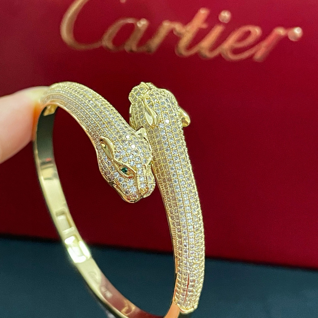Cartier 卡地亚豹头镶钻手镯 高端定制版本 镶嵌钻工艺 V金材质 而 风格 用凌厉线条重构爱情美学 打破常规