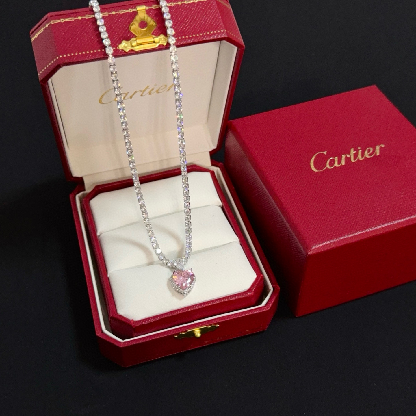 NO:643042,Cartier diamond-encrusted necklace, high-end customized version, diamond-encrusted craftsmanship, V gold material, classic and fashionable style, reconstruct the aesthetics of love with sharp lines!  Breaking the rules, the diamond-encrusted design actually achieves the ceiling of high-end sense - no need for flashy accumulation, love should be as pure as ever. Cartier is loved by many celebrities and Internet celebrities. The Leopard series bracelet is absolutely an eternal classic, and it is not limited to men and women, and there is no age limit!  Wear it and you will be the center of attention!  , jewelry boutique,cartier,necklace,bracelet19860909卡地亚镶钻项链 高端定制版本 镶嵌钻工艺 V金材质 经典而时尚风格 用凌厉线条重构爱情美学！打破常规,镶嵌钻设计反而成就高级感天花板——无需浮华堆砌,爱本应纯粹如初 卡地亚受众多明星网红的爱戴 豹子系列手镯 绝对是永恒经典 而且男女不限 年龄不限 ！戴上它你就是焦点！,饰品精品,cartier,necklace,bracelet,Jewelry