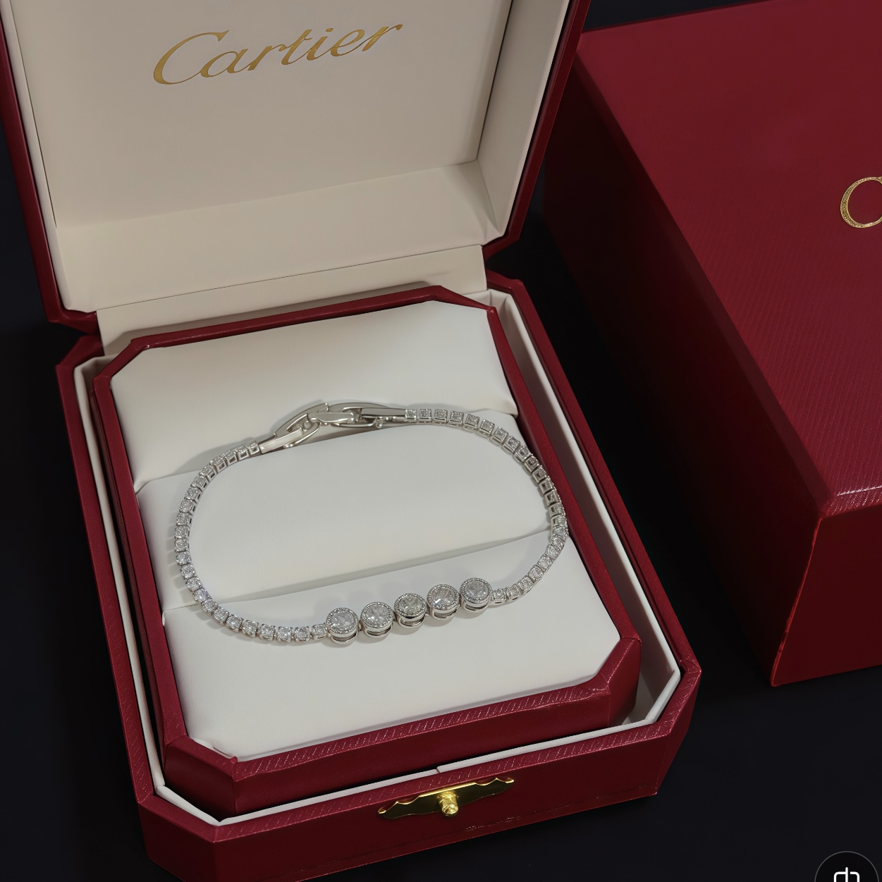 NO:643011,Cartier diamond-encrusted bracelet, high-end customized version, diamond-encrusted craftsmanship, V-gold material, classic and fashionable style, reconstructing the aesthetics of love with sharp lines!  Breaking the rules, the diamond-encrusted design actually achieves the ceiling of high-end sense - no need for flashy accumulation, love should be as pure as ever. Cartier is loved by many celebrities and Internet celebrities. The Leopard series bracelet is absolutely an eternal classic, and it is not limited to men and women, and there is no age limit!  Wear it and you will be the center of attention!  , jewelry boutique,cartier,bracelet,bracelet19860909卡地亚镶钻手链 高端定制版本 镶嵌钻工艺 V金材质 经典而时尚风格 用凌厉线条重构爱情美学！打破常规,镶嵌钻设计反而成就高级感天花板——无需浮华堆砌,爱本应纯粹如初 卡地亚受众多明星网红的爱戴 豹子系列手镯 绝对是永恒经典 而且男女不限 年龄不限 ！戴上它你就是焦点！,饰品精品,cartier,bracelet,bracelet,Jewelry