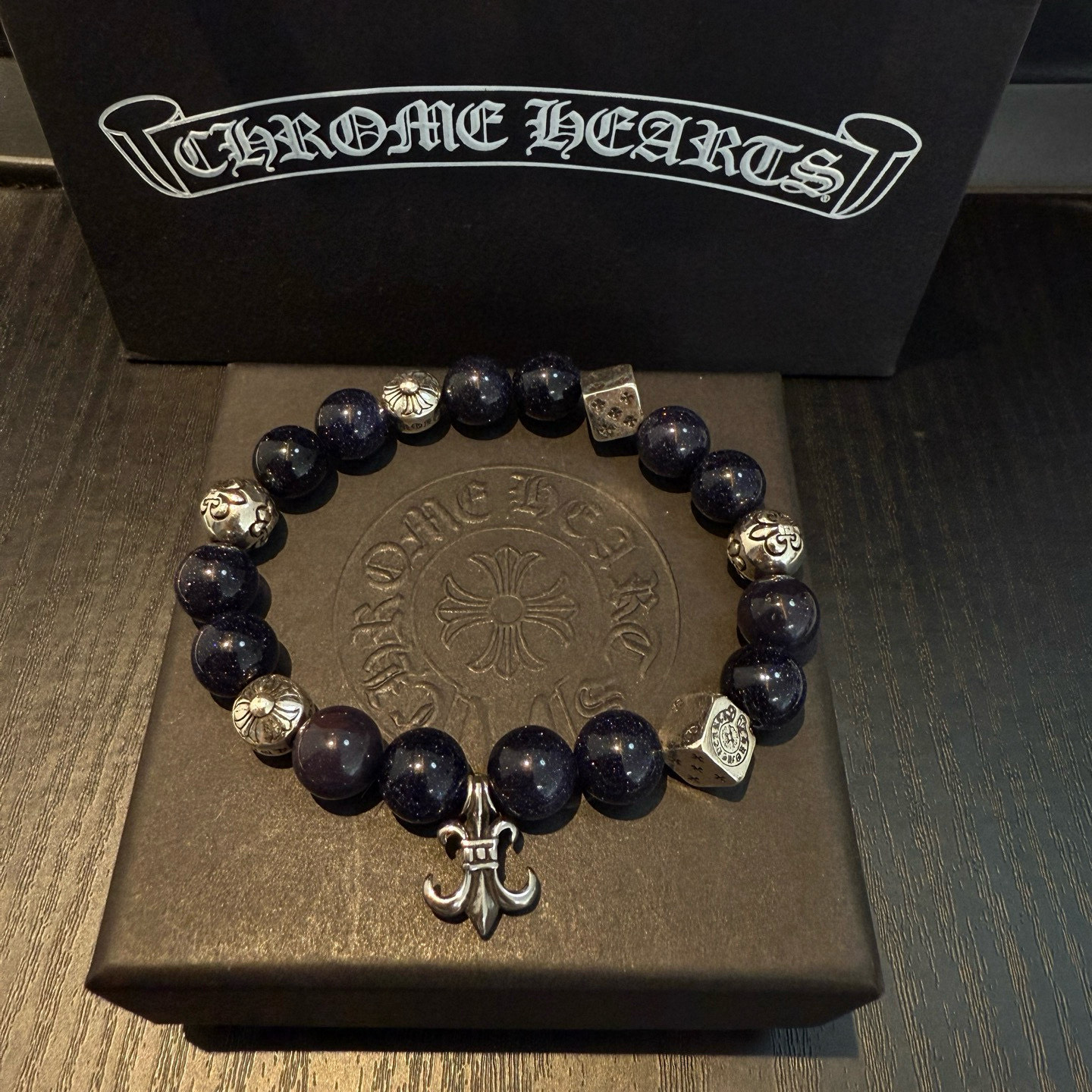NO:664516,New [counter quality] Chrome Hearts Classic retro multi-element bracelet, different pattern design styles with concave and convex shapes, showing a distinctive cross. The Scout flower is the symbol of Chrome Hearts, so it is more durable. Genuine pattern-printed Chrome Hearts distinguishes the ordinary light version in the market. Match the version and standard quality. Look at the printing details. The degree of retro gray oxidation. Seiko version!  !  !  Purely handmade ~ Authentic open mold fashion essentials. Can be worn by both men and women. Same style for couples. Official website original. Rock punk Thai silver style. Retro elements. Trendy and versatile!  , jewelry boutique, chrome hearts, chrome hearts, bracelet19860909新款【专柜品质】Chrome Hearts克罗心 经典复古多元素手链手串,凹凸造型不同的花纹设计风格 呈现出与众不同 十字架 童军花是克罗心的志 所以更经久不衰 正品打版Chrome Hearts克罗心 区别市场普通轻版 对版对标品质 看字印细节 复古做旧灰氧程度.精工版本！！！ 纯手工打造 ～正品开模潮流时尚必备 男女均可佩戴 情侣同款 官网原版 摇滚朋克泰银风格 复古元素 潮流百搭！,饰品精品,chrome hearts,chrome hearts,bracelet,Jewelry