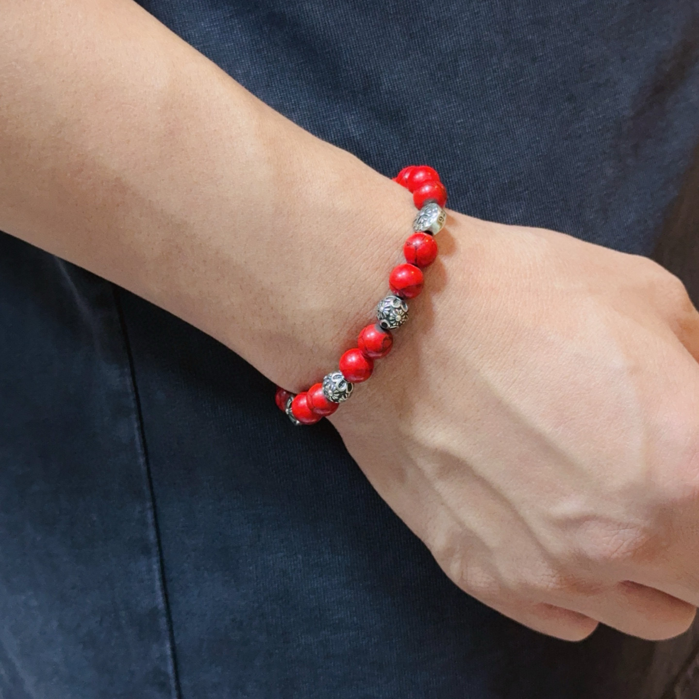 NO:664519,New [counter quality] Chrome Hearts Classic retro multi-element red turquoise bracelet, concave and convex shapes with different pattern design styles, showing a distinctive cross. The Scout flower is the symbol of Chrome Hearts, so it is more durable. Genuine pattern-printed Chrome Hearts distinguishes the ordinary light version in the market. Match the version and standard quality. Look at the printing details. The degree of retro ash oxidation. Seiko version!  !  !  Purely handmade ~ Authentic open mold fashion essentials. Can be worn by both men and women. Same style for couples. Official website original. Rock punk Thai silver style. Retro elements. Trendy and versatile!  , jewelry boutique, chrome hearts, chrome hearts, bracelet19860909新款【专柜品质】Chrome Hearts克罗心 经典复古多元素红松石手链手串,凹凸造型不同的花纹设计风格 呈现出与众不同 十字架 童军花是克罗心的志 所以更经久不衰 正品打版Chrome Hearts克罗心 区别市场普通轻版 对版对标品质 看字印细节 复古做旧灰氧程度.精工版本！！！ 纯手工打造 ～正品开模潮流时尚必备 男女均可佩戴 情侣同款 官网原版 摇滚朋克泰银风格 复古元素 潮流百搭！,饰品精品,chrome hearts,chrome hearts,bracelet,Jewelry