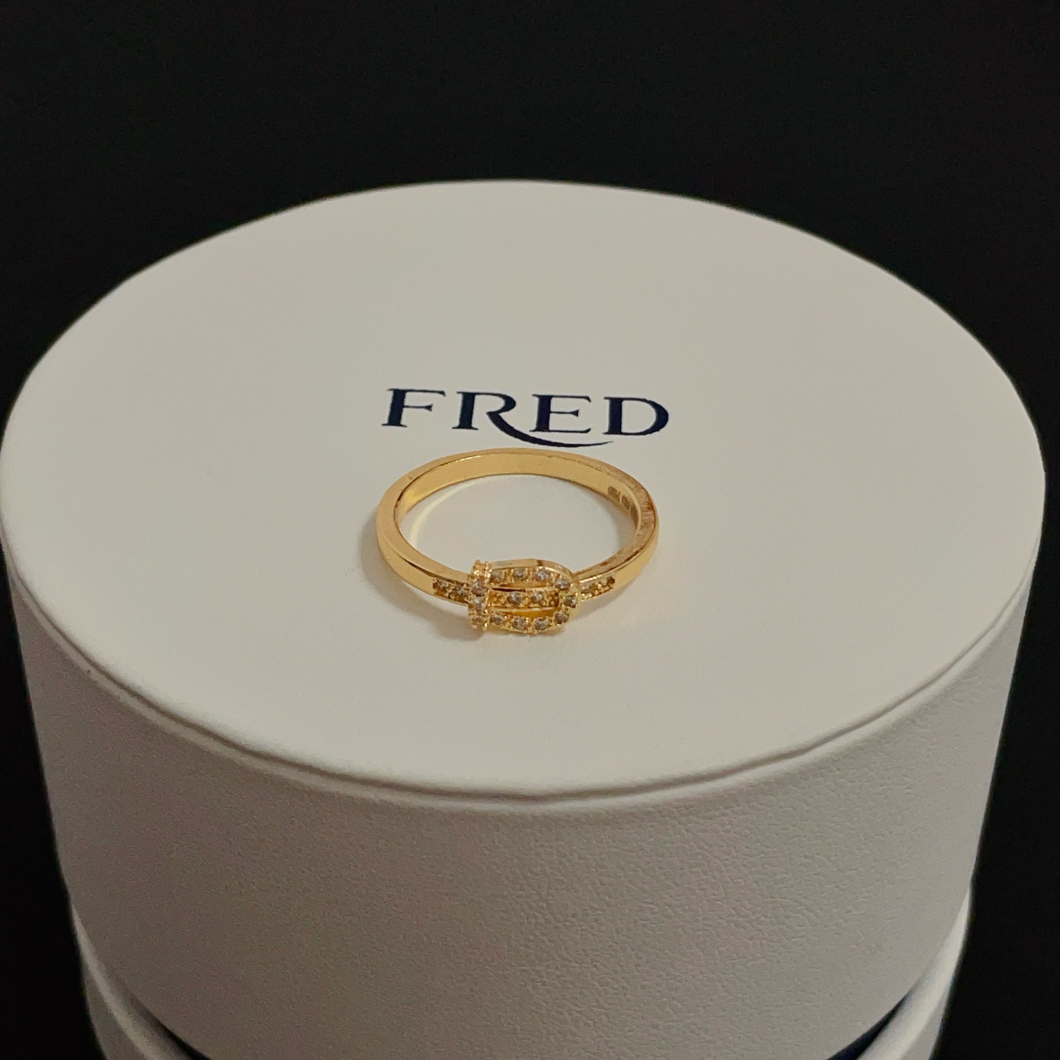 NO:665552,Popular Frederic full diamond 8-figure buckle ring, classic and versatile, a must-have item for Internet celebrities, fashionable and exquisite, 11 pairs of customized versions, thickened electroplating 18k process., jewelry boutique, ring19860909火爆 费雷德满钻8字扣戒指,经典百搭,网红达人 时尚一族备必单品时尚精致,11对版定制,加厚电镀18k工艺.,饰品精品,ring,Jewelry