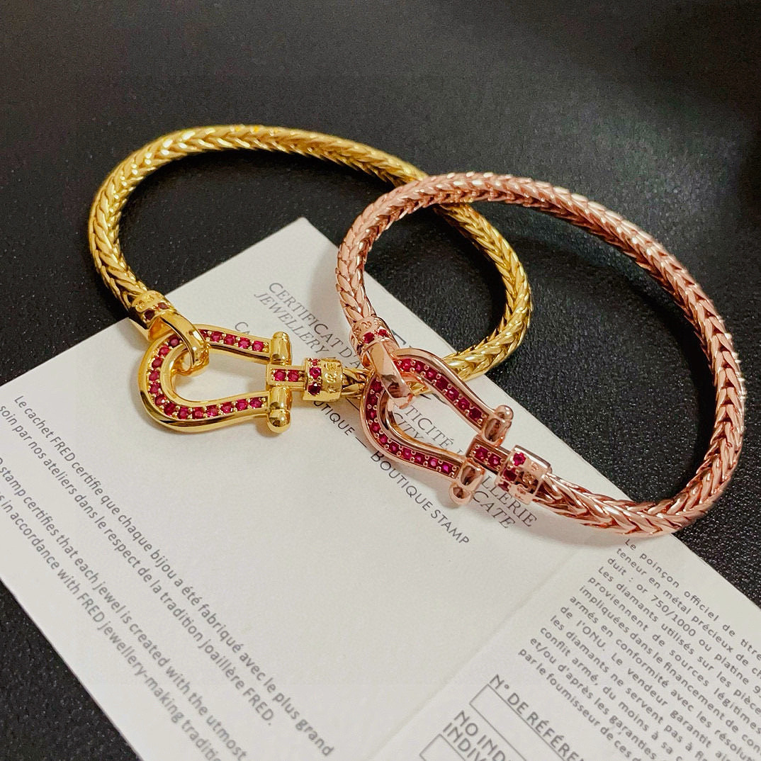 NO:665555,Batch Popular Frederic diamond-filled horseshoe buckle bracelet, classic and versatile, a must-have item for fashionistas, fashionable and exquisite, 11 pairs of customized versions, thickened 18k electroplating process, very versatile!  !  silver gold gold, fine jewelry, bracelet, gold19860909批 火爆 费雷德满钻马蹄扣手镯,经典百搭,网红达人 时尚一族备必单品时尚精致,11对版定制,加厚电镀18k工艺,上手效果非常百搭！！银色 金色 黄金色,饰品精品,bracelet,gold,Jewelry