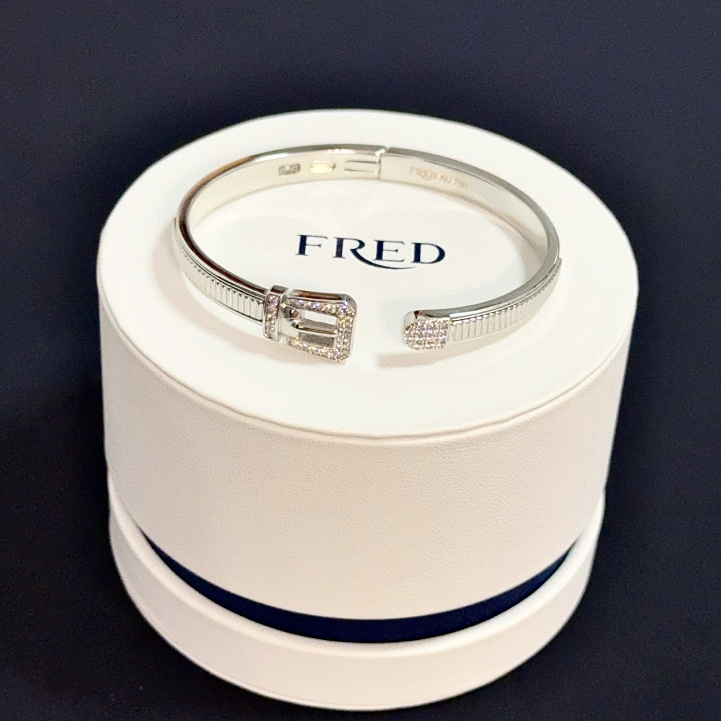 NO:665530,Batch Popular Frederic diamond-filled horseshoe buckle bracelet, classic and versatile, a must-have item for fashionistas, fashionable and exquisite, 11 pairs of customized versions, thickened 18k electroplating process, very versatile!  !  silver gold, fine jewelry, bracelet19860909批 火爆 费雷德满钻马蹄扣手镯,经典百搭,网红达人 时尚一族备必单品时尚精致,11对版定制,加厚电镀18k工艺,上手效果非常百搭！！银色 金色,饰品精品,bracelet,Jewelry